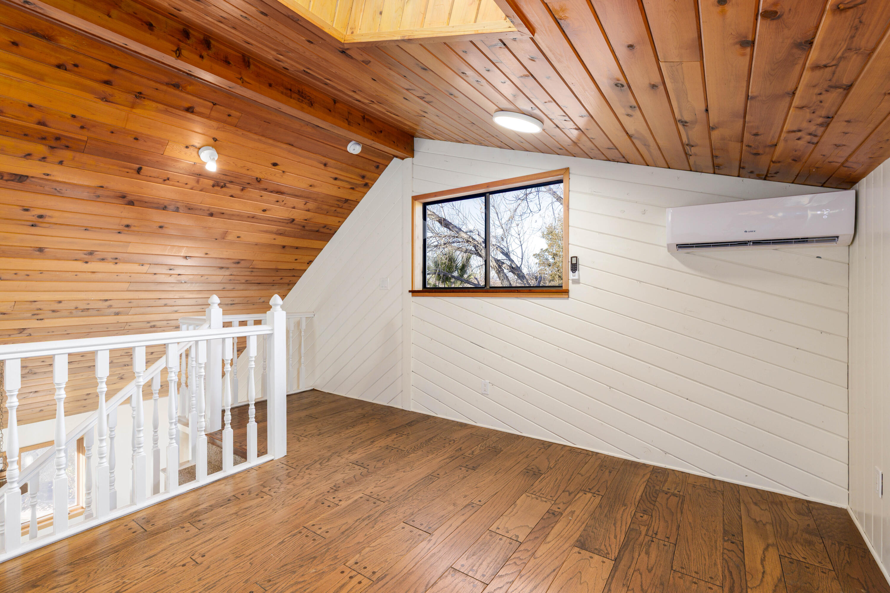 BLOOMINGTON HILLS - Residential