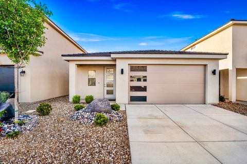 Photo of 363 S DEEP CREEK DR, Washington, UT 84780 (MLS # 26-271961)