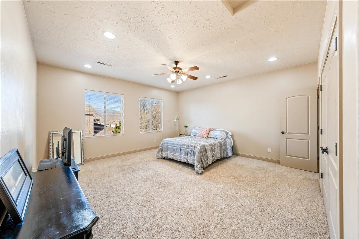 WASHINGTON FIELDS PLANNED DEV - Residential