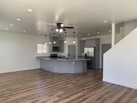 Tiny photo for 62 E 400 S, Washington, UT 84780 (MLS # 25-266229)