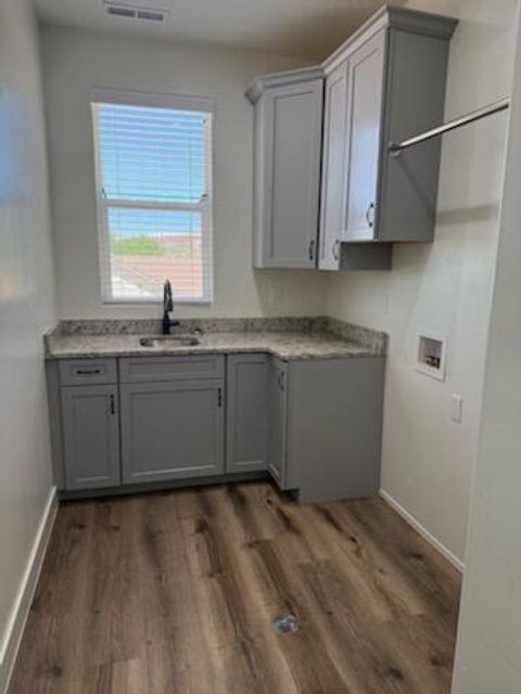 Tiny photo for 62 E 400 S, Washington, UT 84780 (MLS # 25-266229)