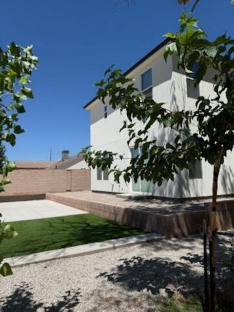 Tiny photo for 62 E 400 S, Washington, UT 84780 (MLS # 25-266229)