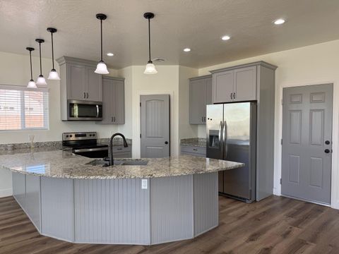 Tiny photo for 62 E 400 S, Washington, UT 84780 (MLS # 25-266229)