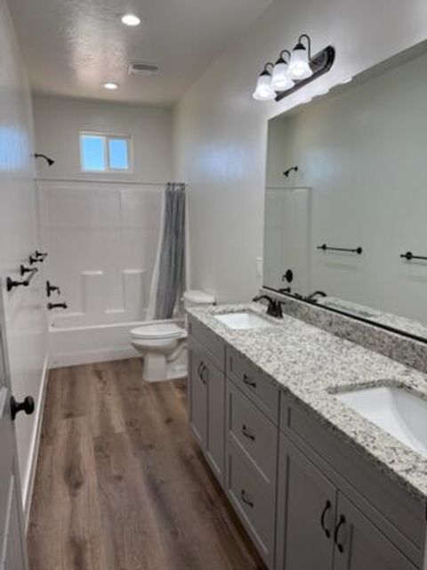 Tiny photo for 62 E 400 S, Washington, UT 84780 (MLS # 25-266229)
