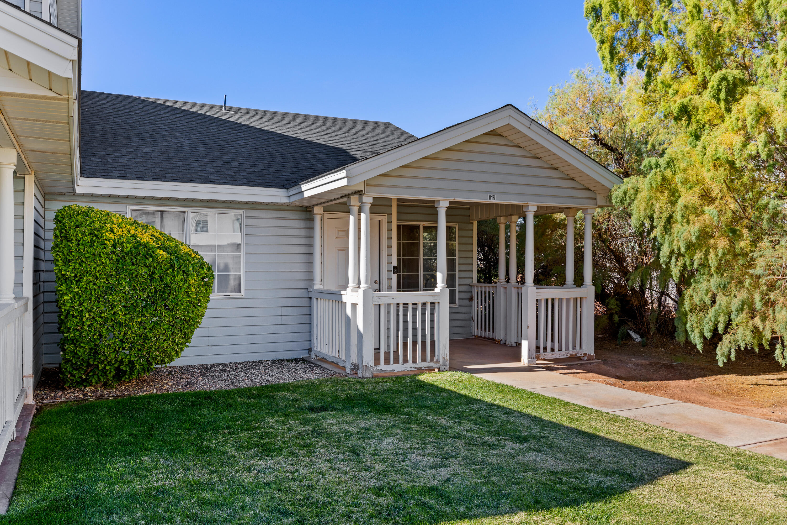 KNOLLWOOD TOWNHOMES - Residential