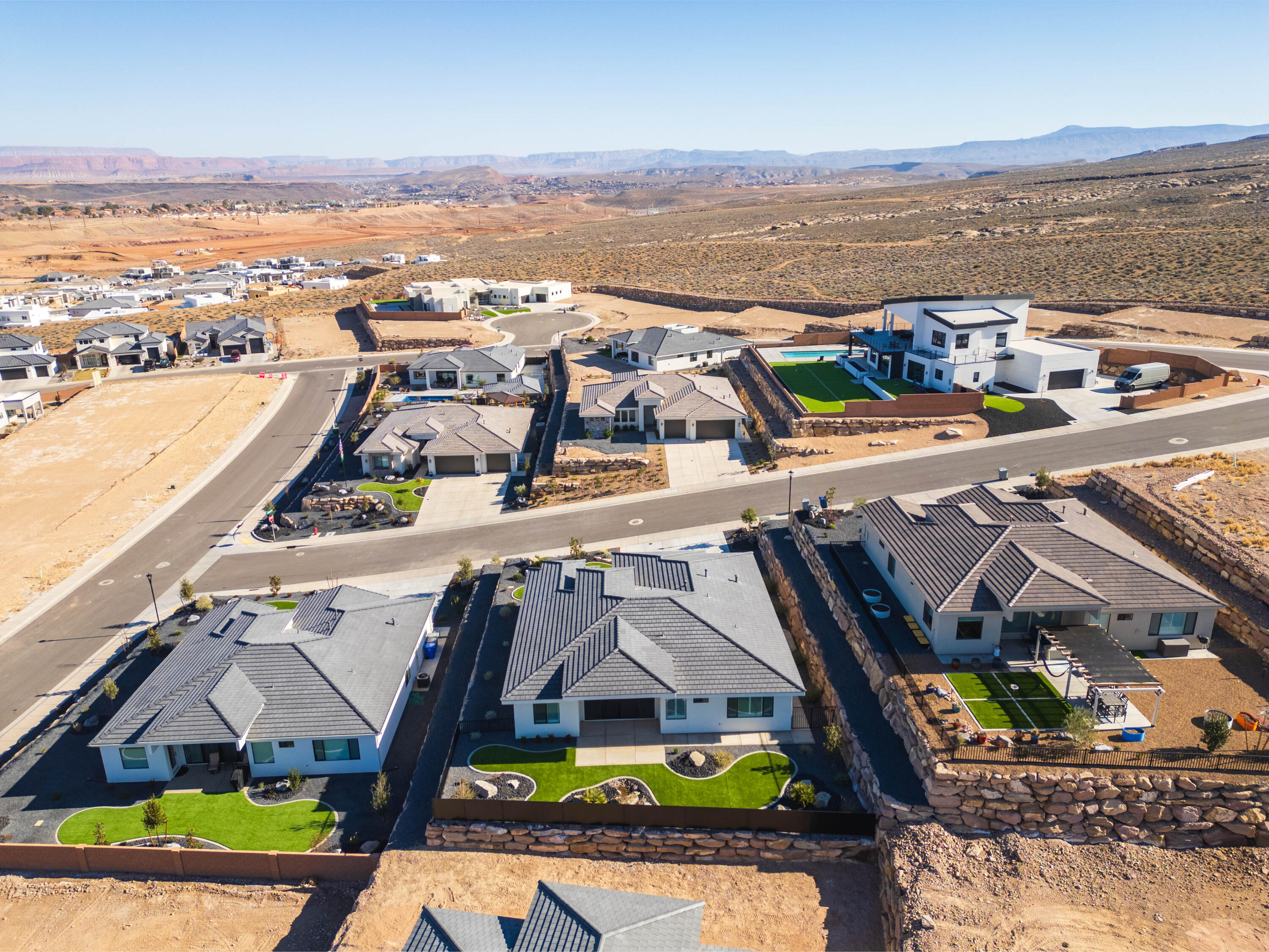 CECITA CREST AT DIVARIO - Residential