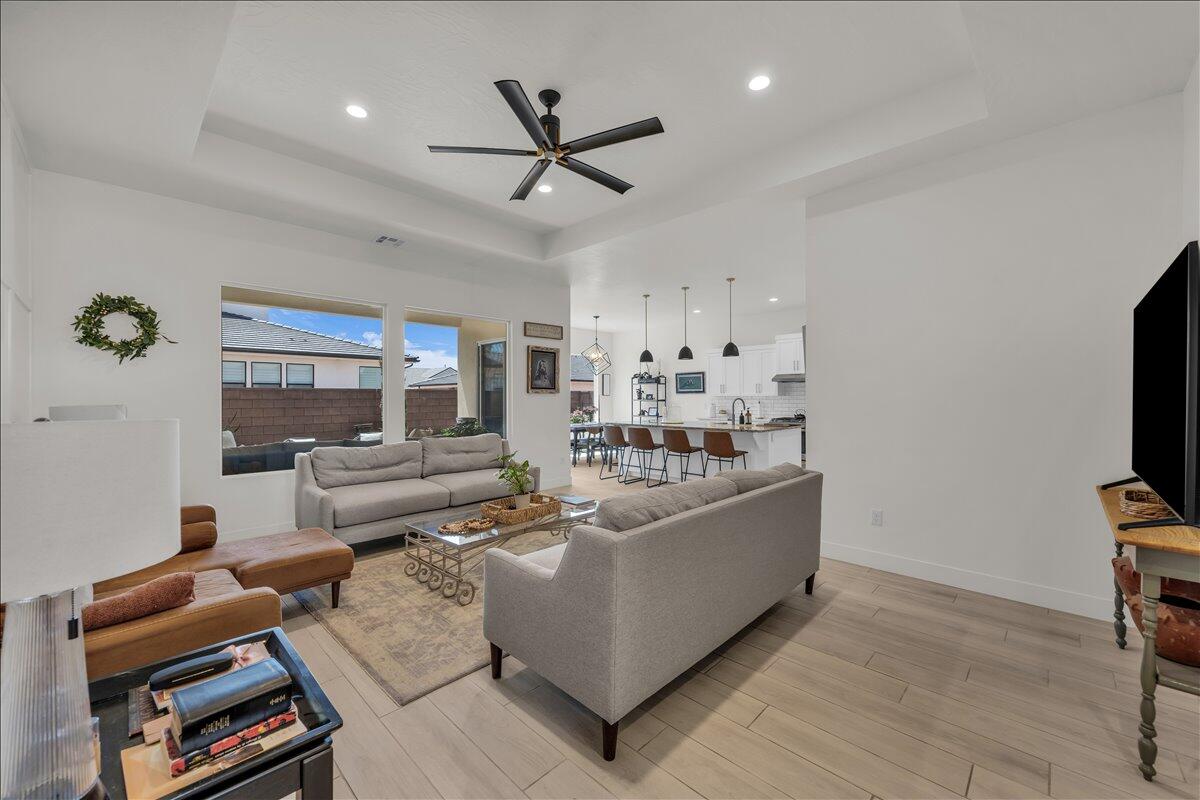 WARNER GATEWAY - Residential