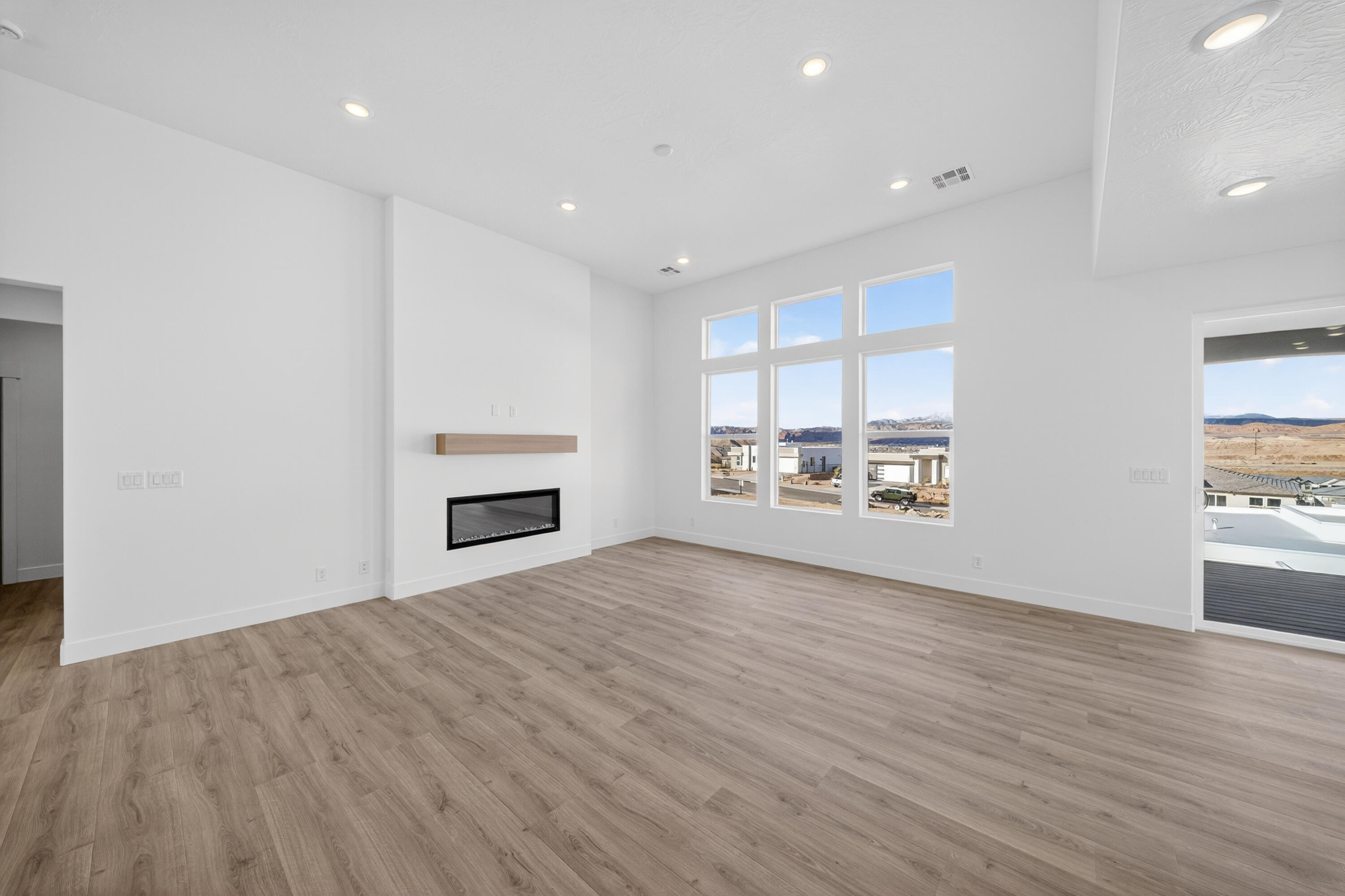 SALARNO HILLS AT DIVARIO - Residential