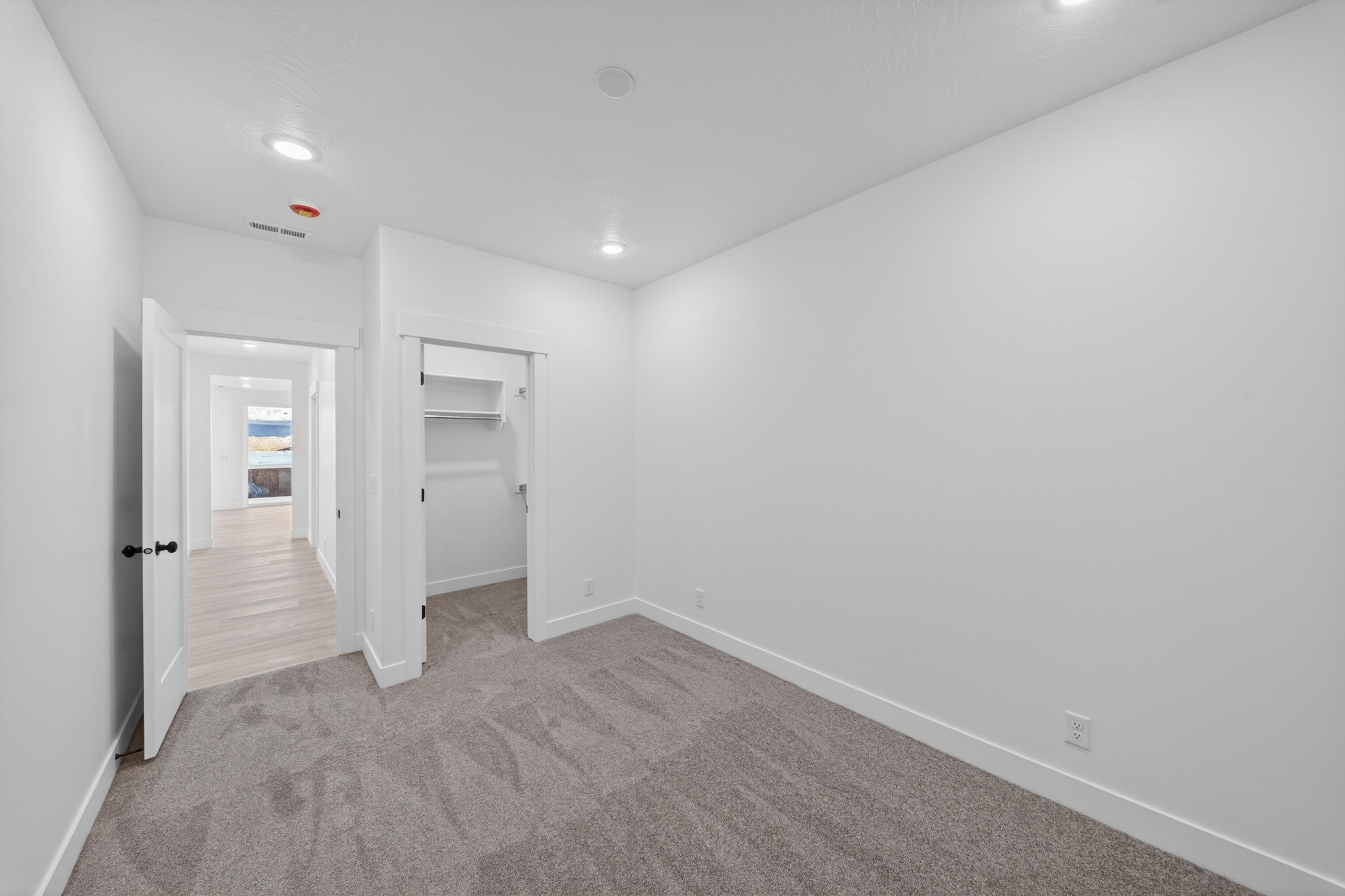 SALARNO HILLS AT DIVARIO - Residential