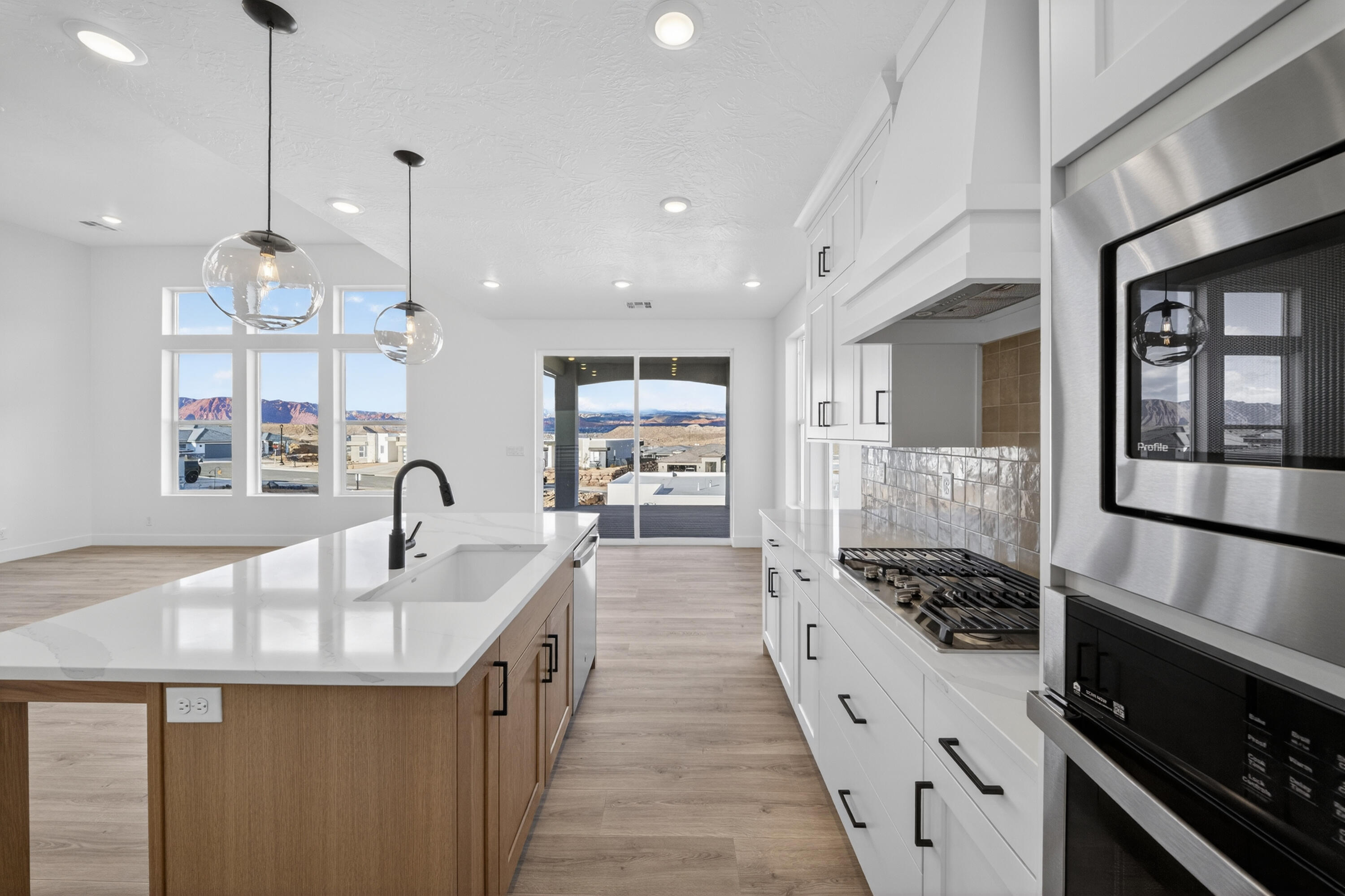 SALARNO HILLS AT DIVARIO - Residential