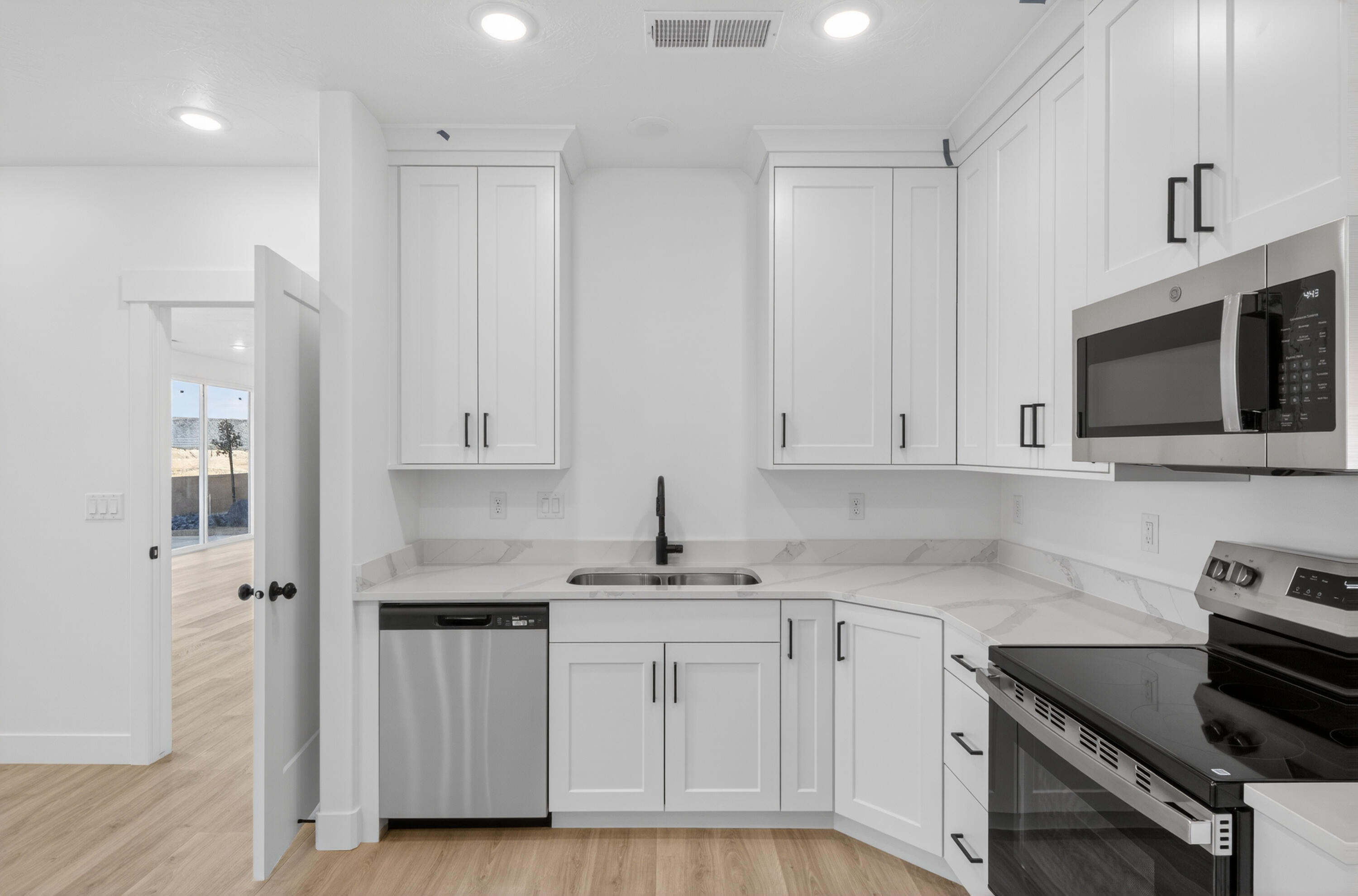 SALARNO HILLS AT DIVARIO - Residential