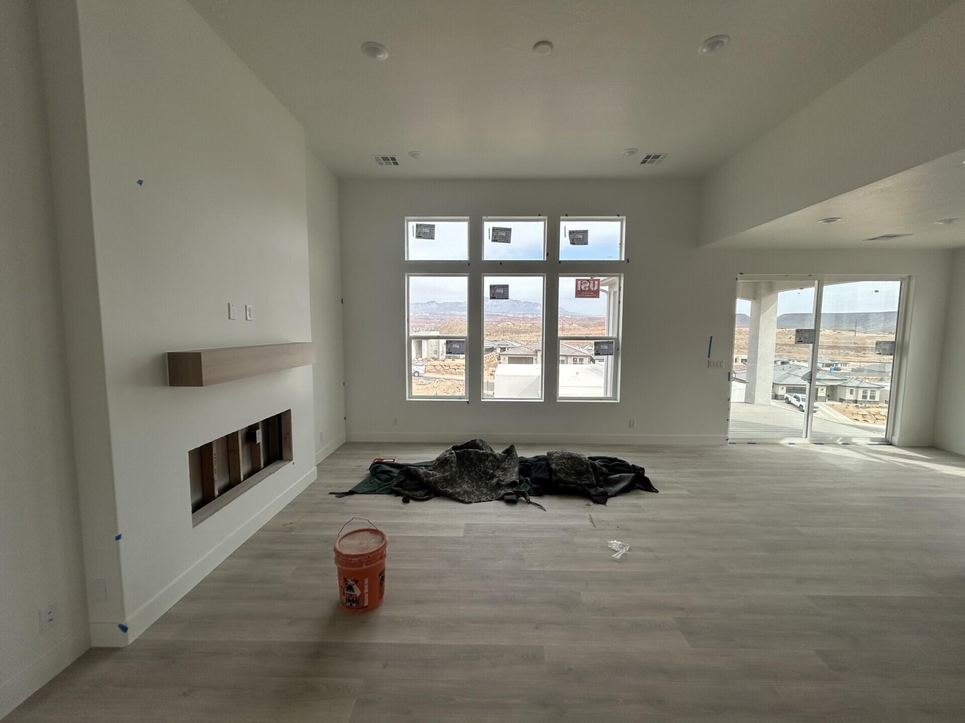 SALARNO HILLS AT DIVARIO - Residential