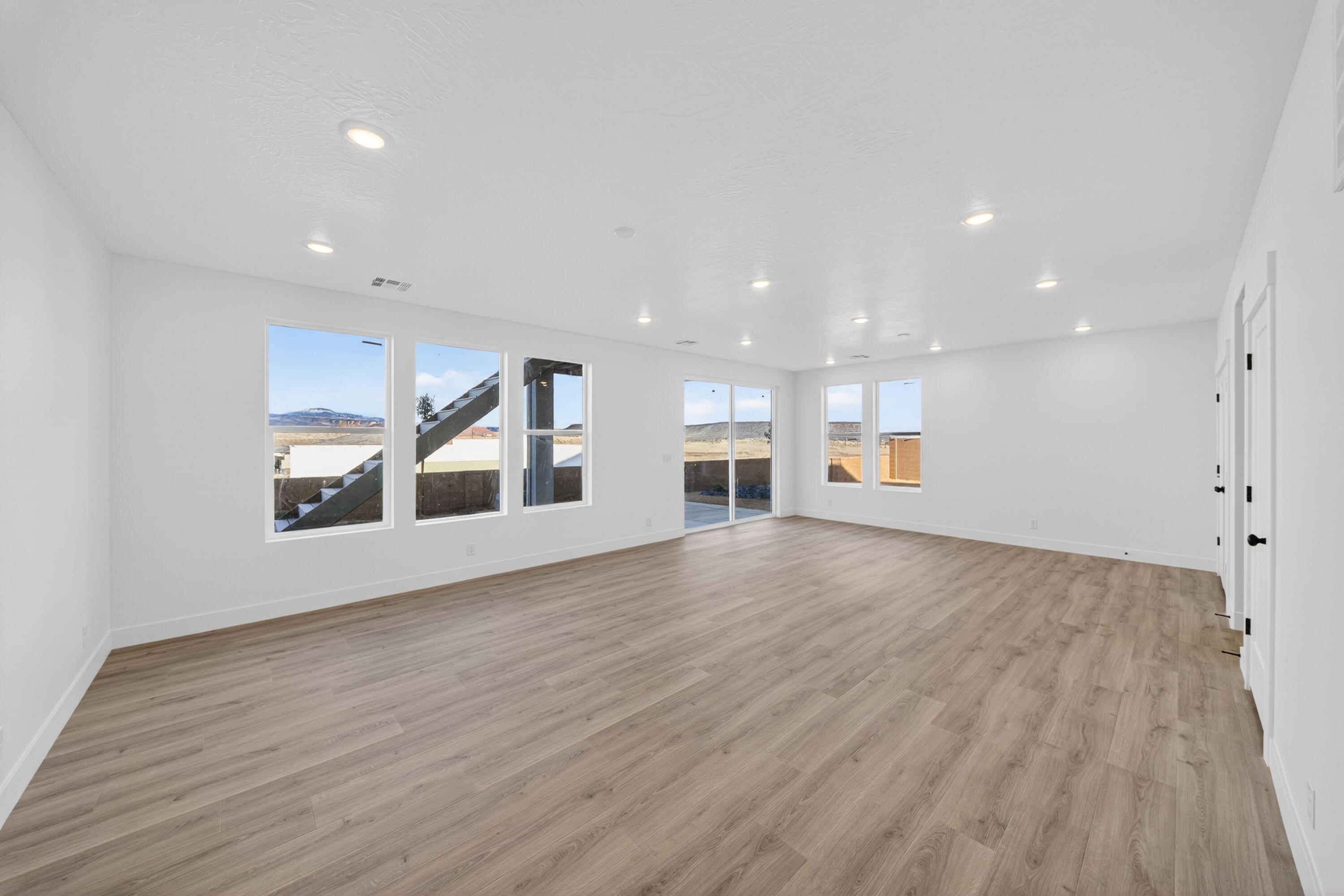 SALARNO HILLS AT DIVARIO - Residential