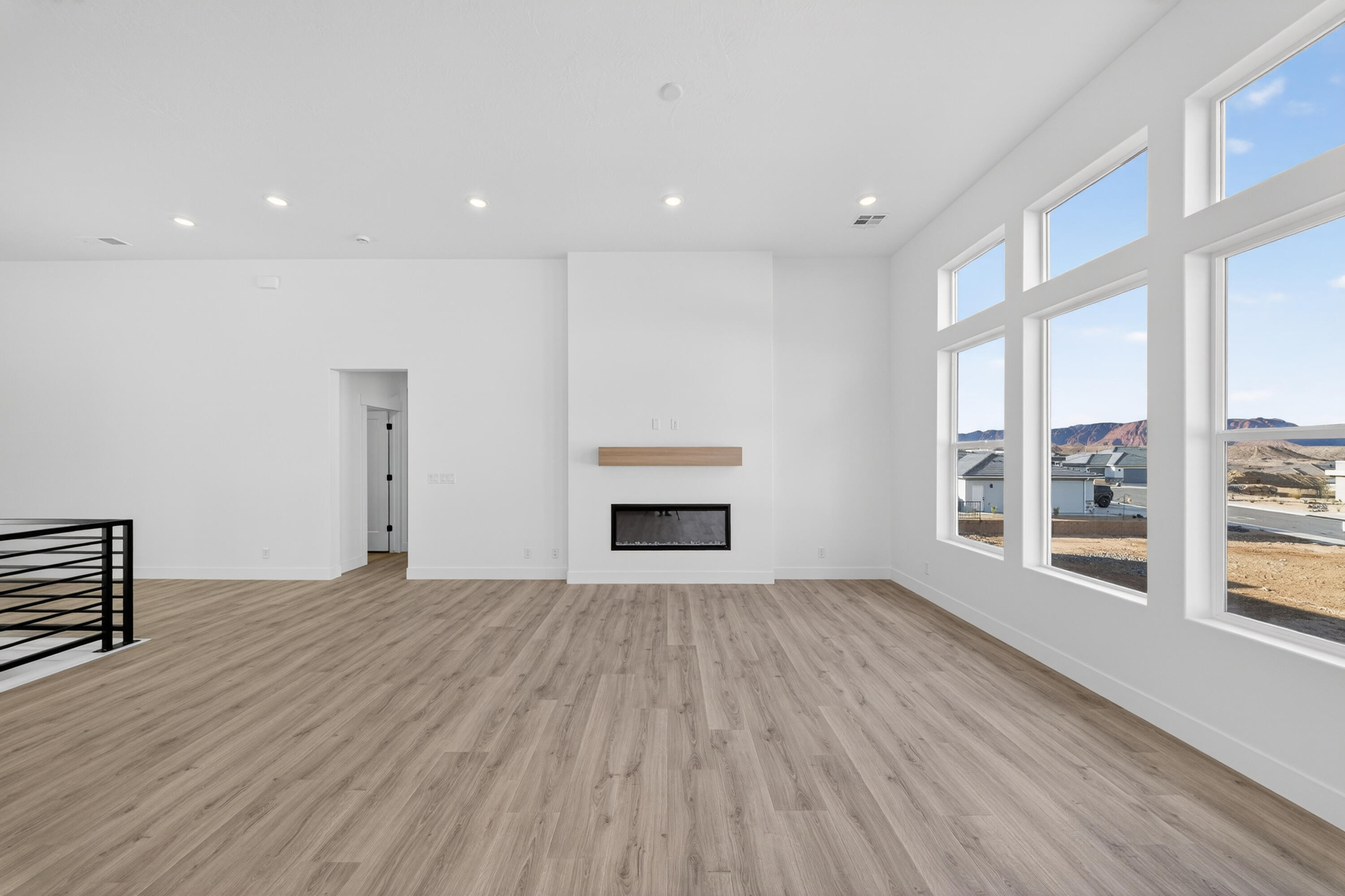 SALARNO HILLS AT DIVARIO - Residential