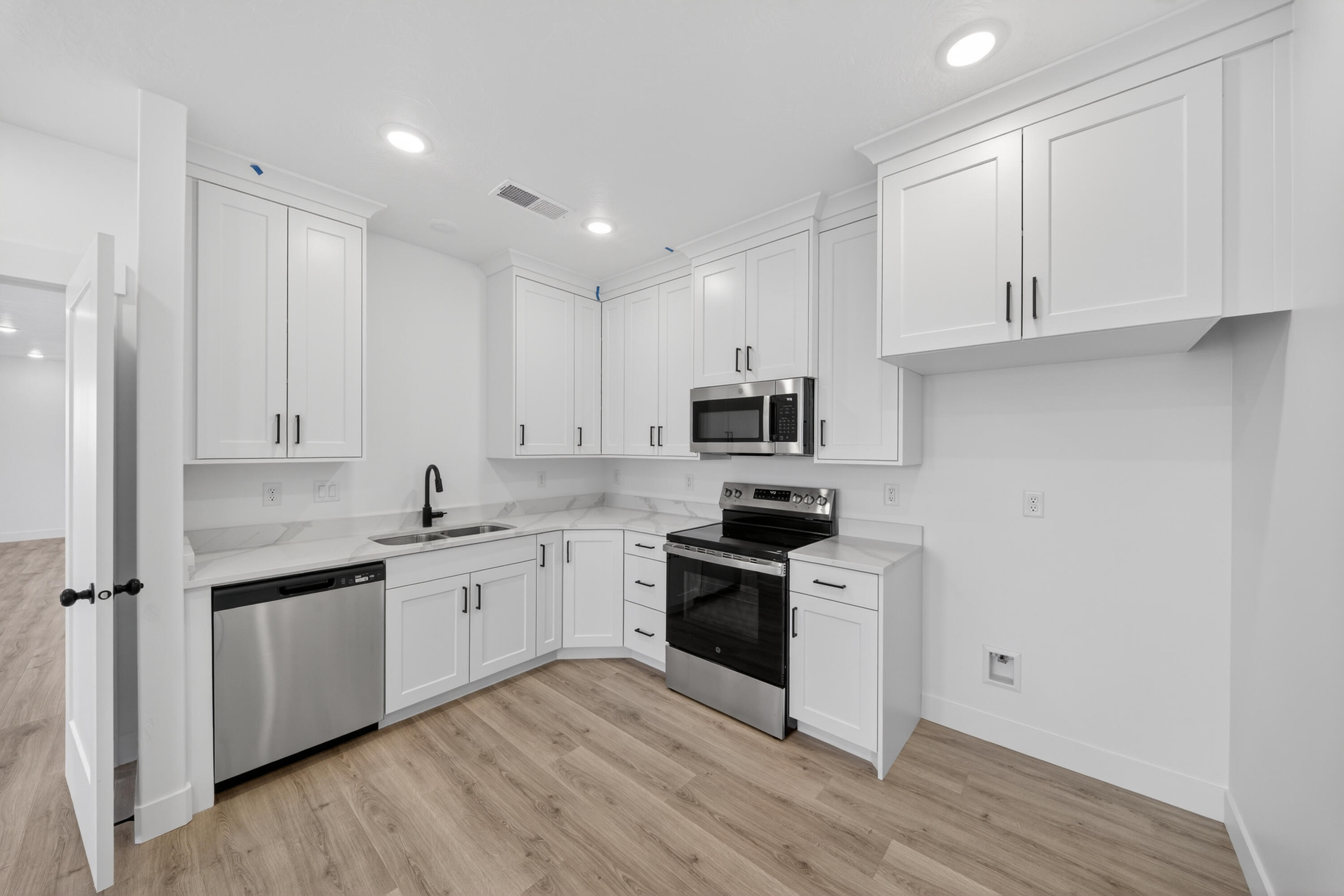 SALARNO HILLS AT DIVARIO - Residential