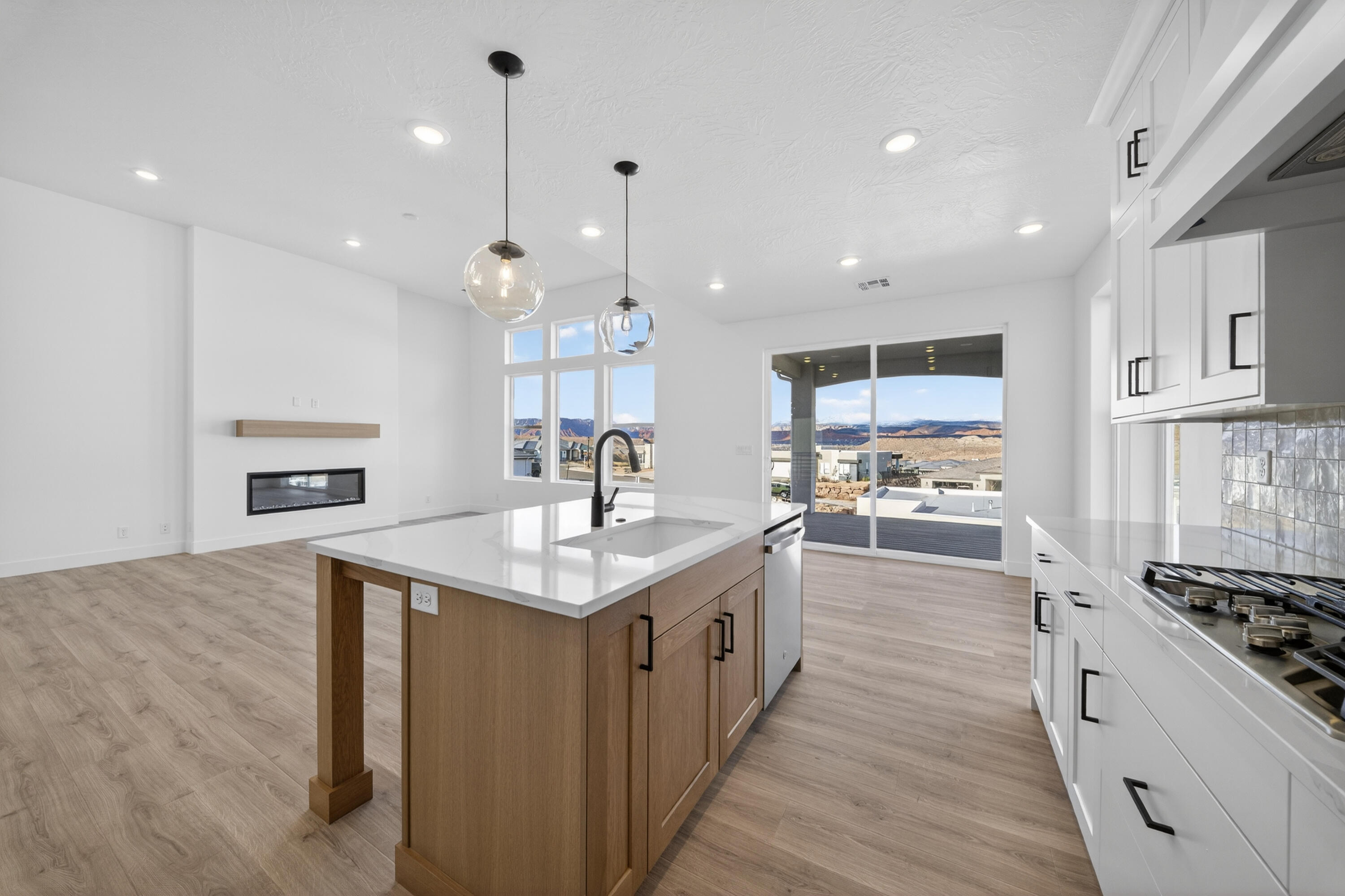 SALARNO HILLS AT DIVARIO - Residential