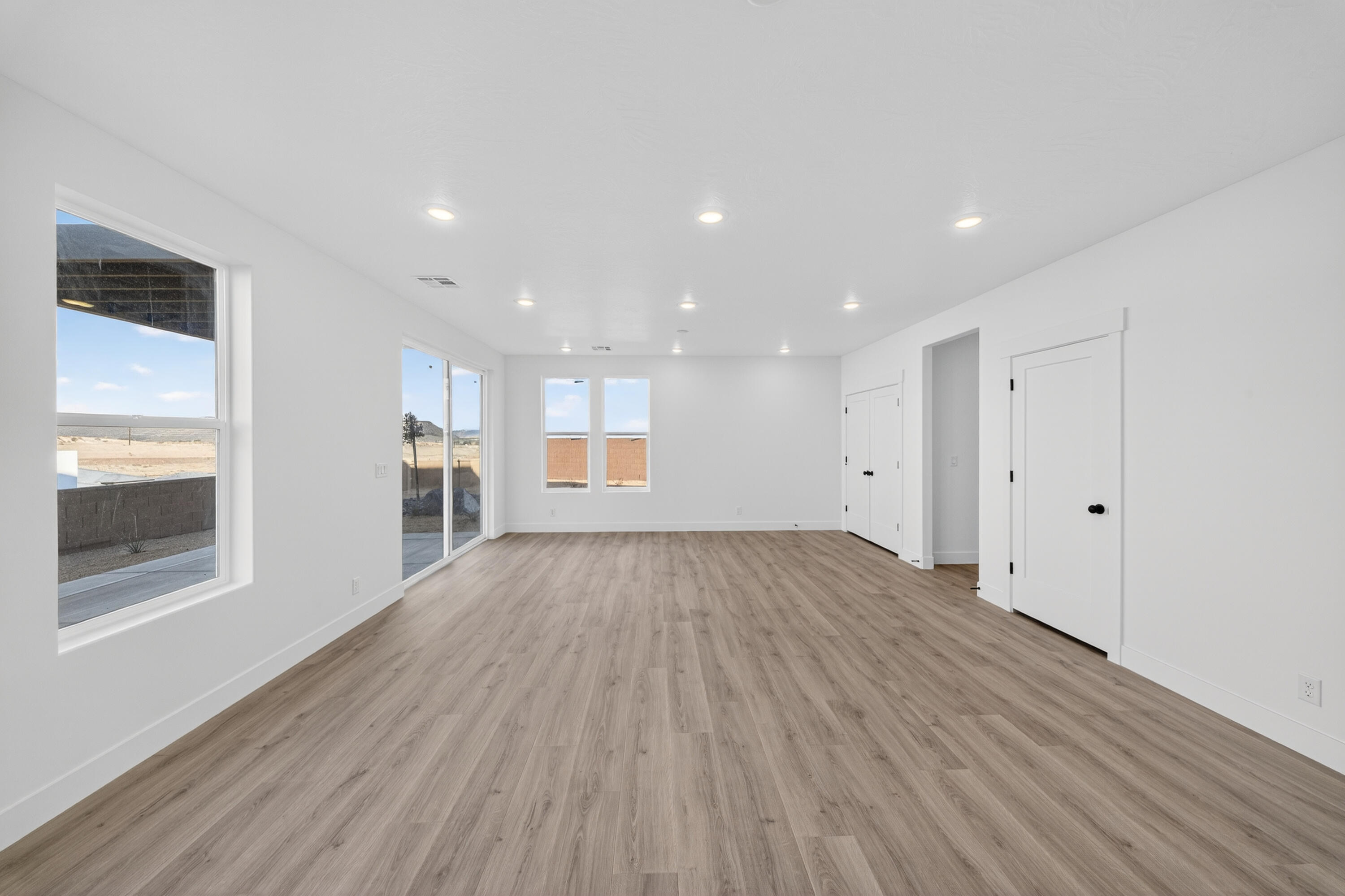 SALARNO HILLS AT DIVARIO - Residential