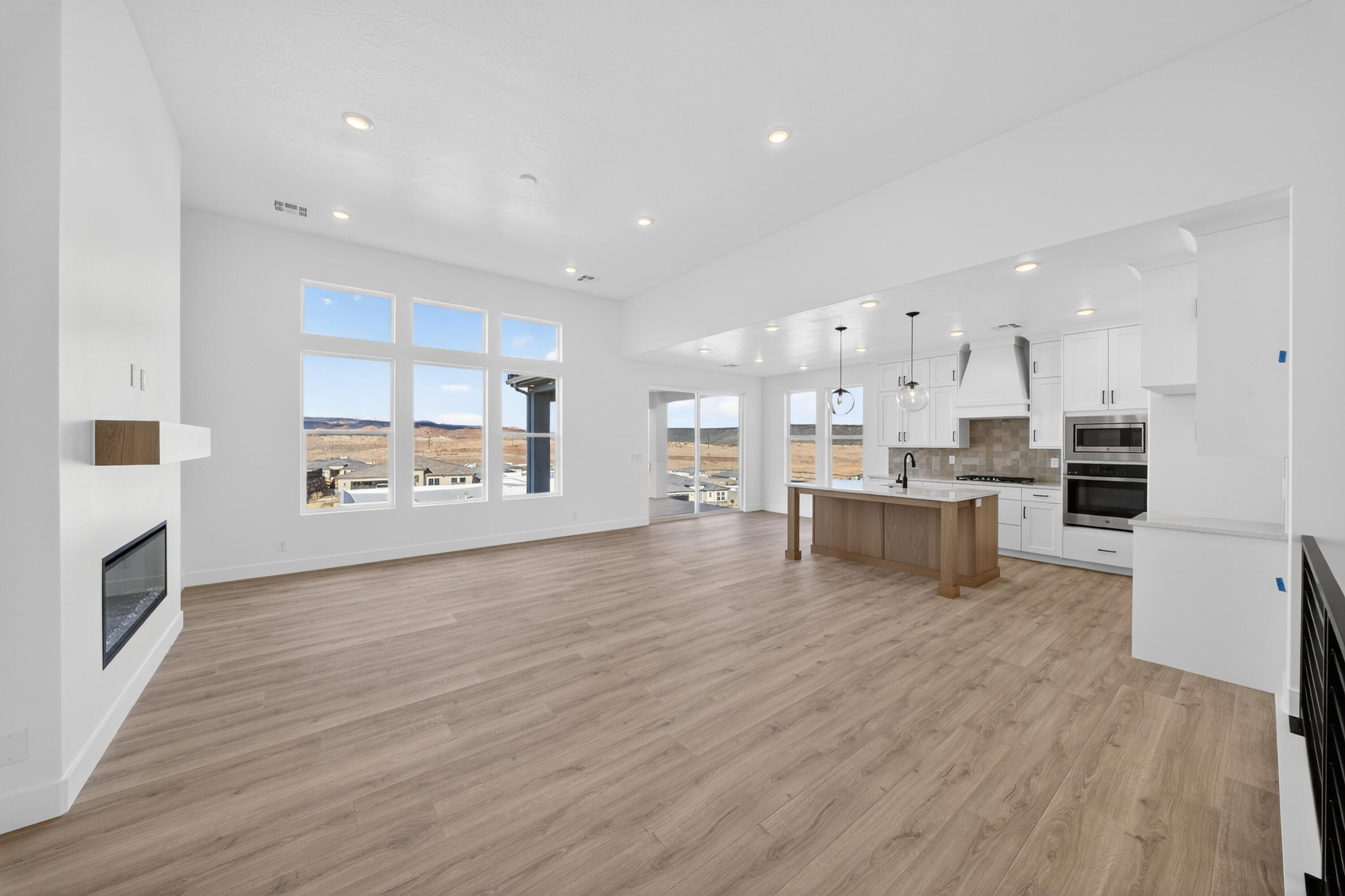 SALARNO HILLS AT DIVARIO - Residential