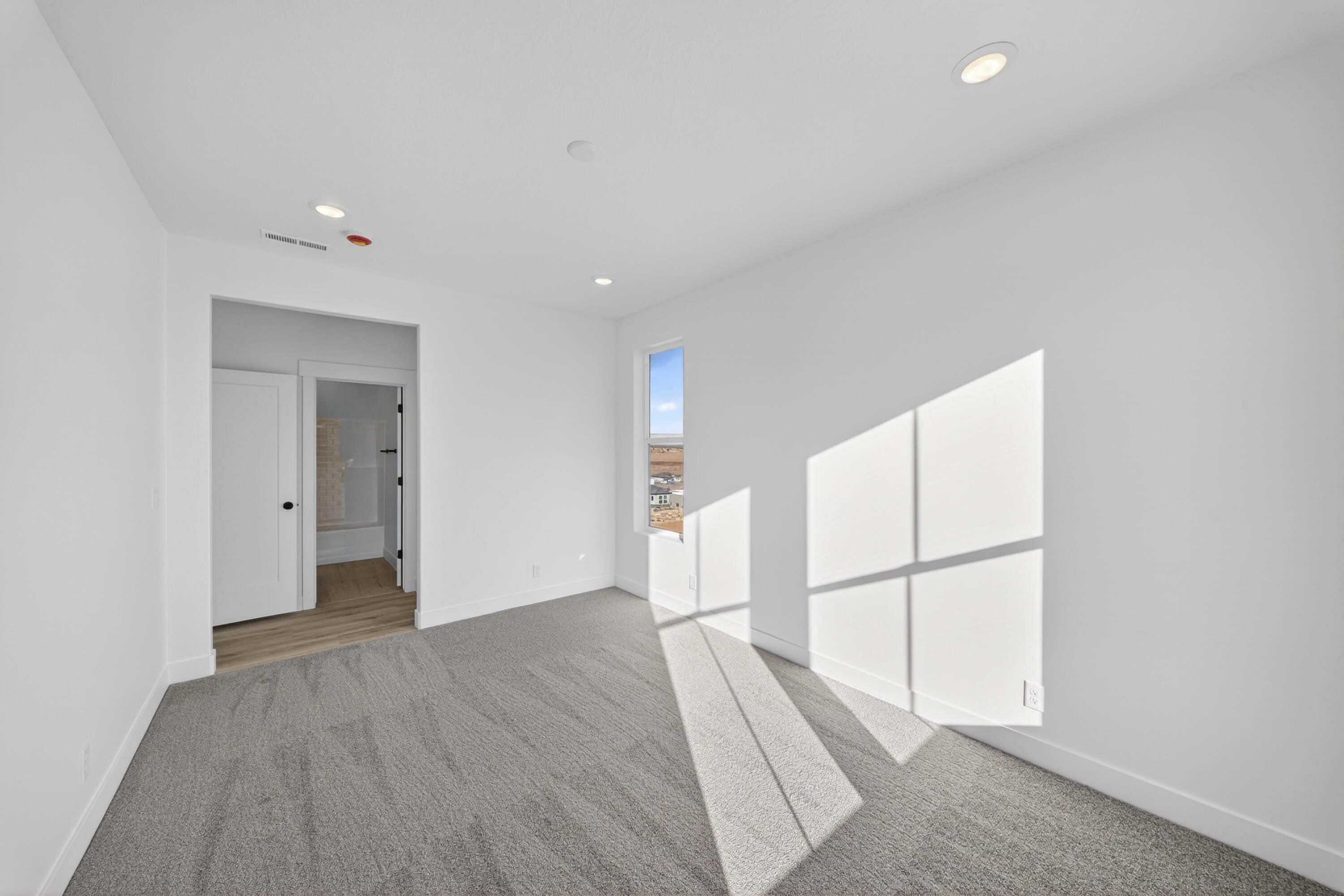 SALARNO HILLS AT DIVARIO - Residential