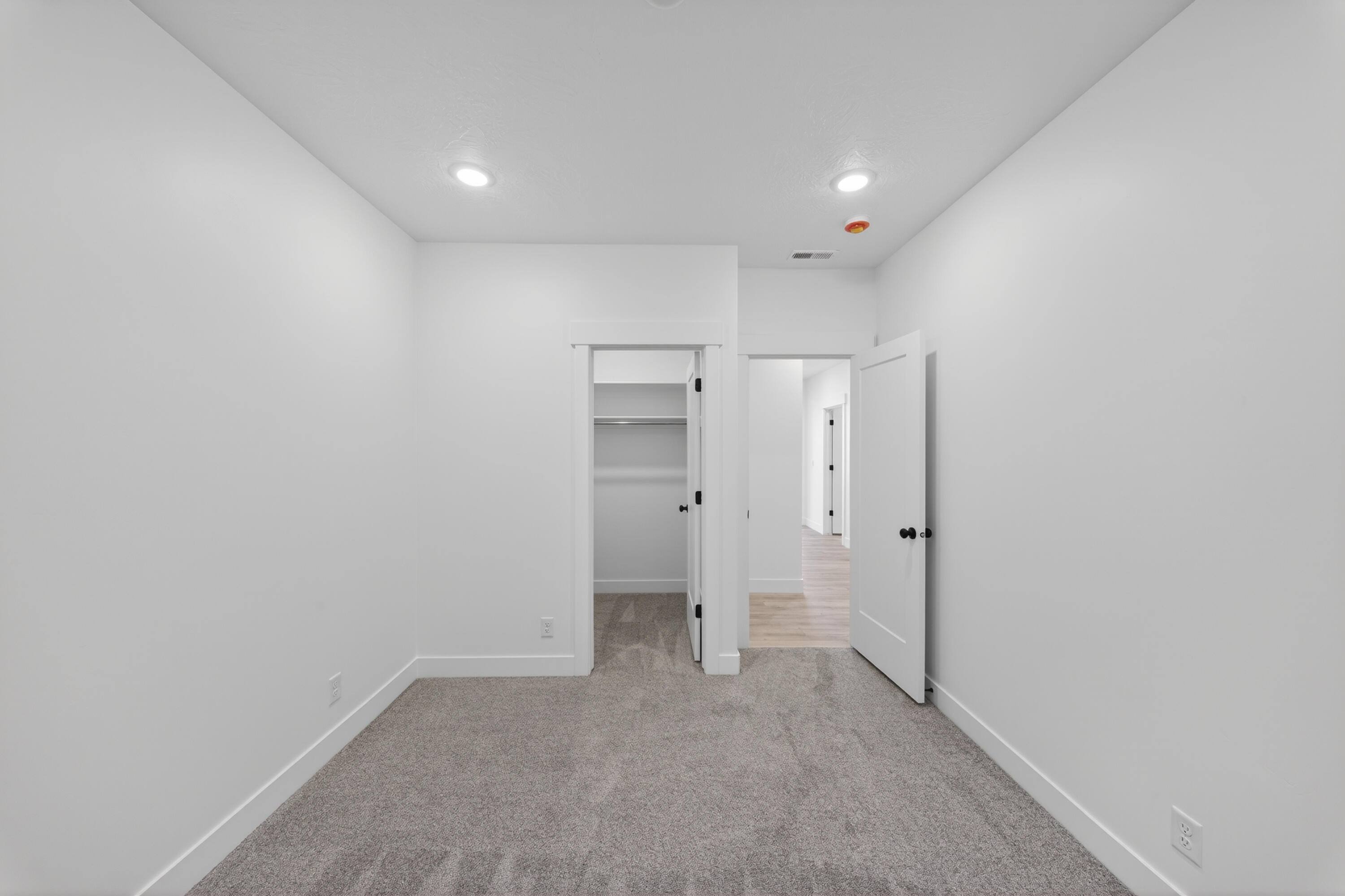 SALARNO HILLS AT DIVARIO - Residential