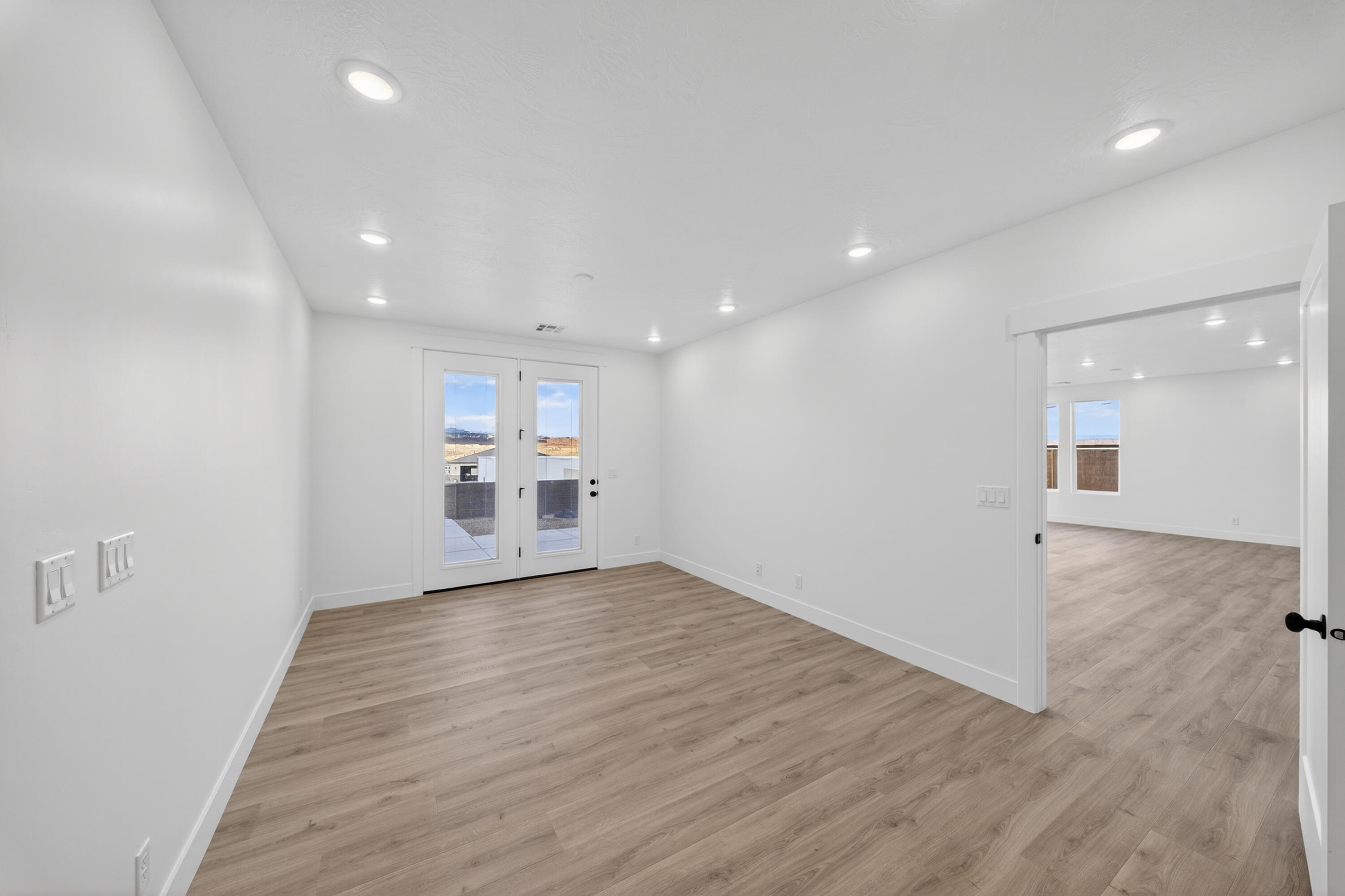 SALARNO HILLS AT DIVARIO - Residential