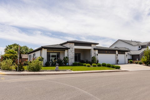 Photo of 5 W ELINOR LN, Washington, UT 84780 (MLS # 26-273178)