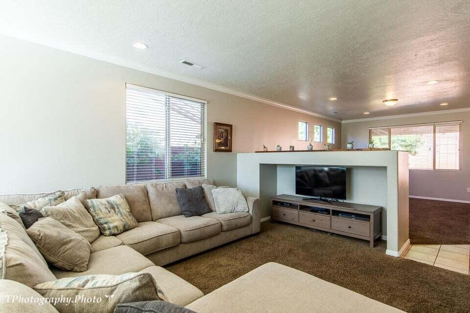 CORAL CANYON - Residential