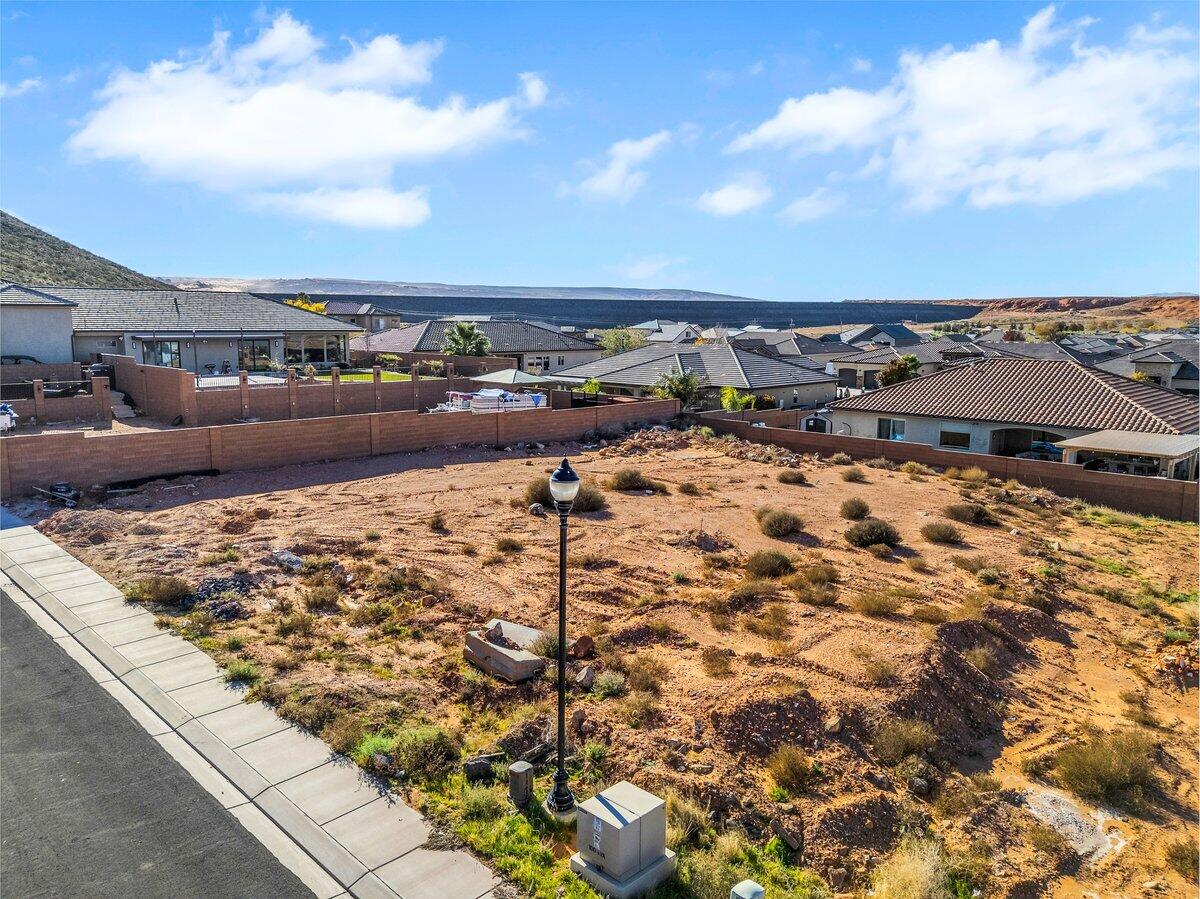 DIXIE SPRINGS - Land