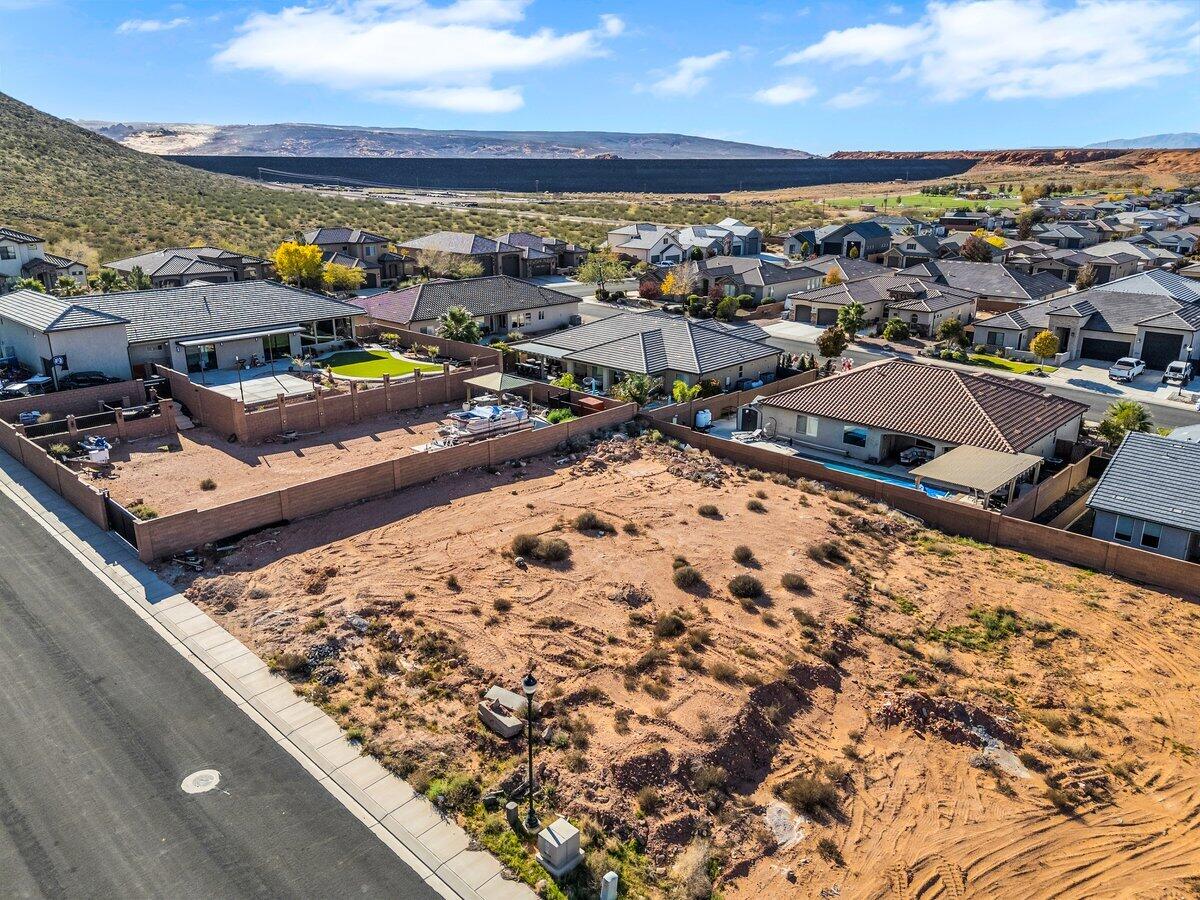 DIXIE SPRINGS - Land