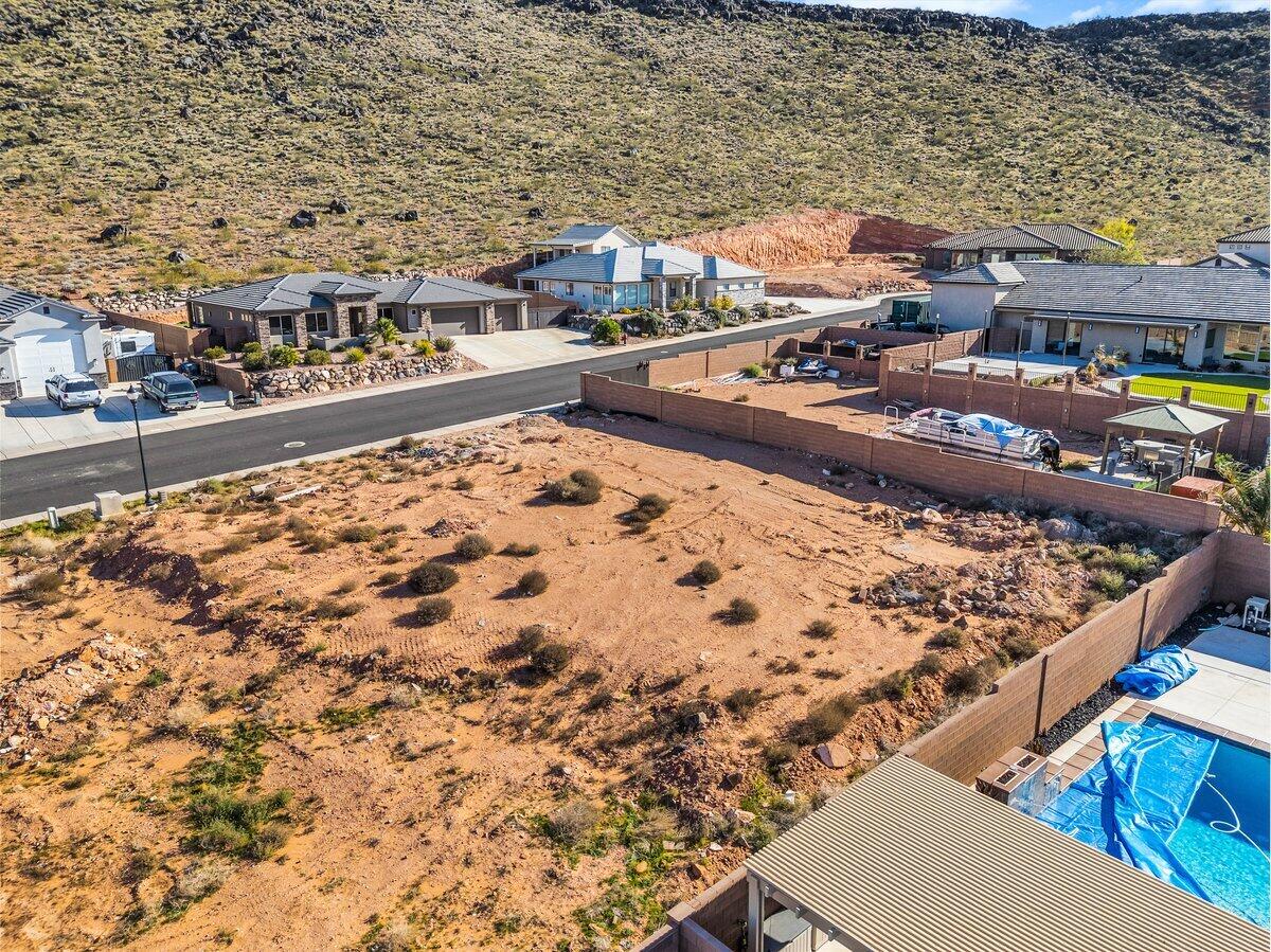 DIXIE SPRINGS - Land