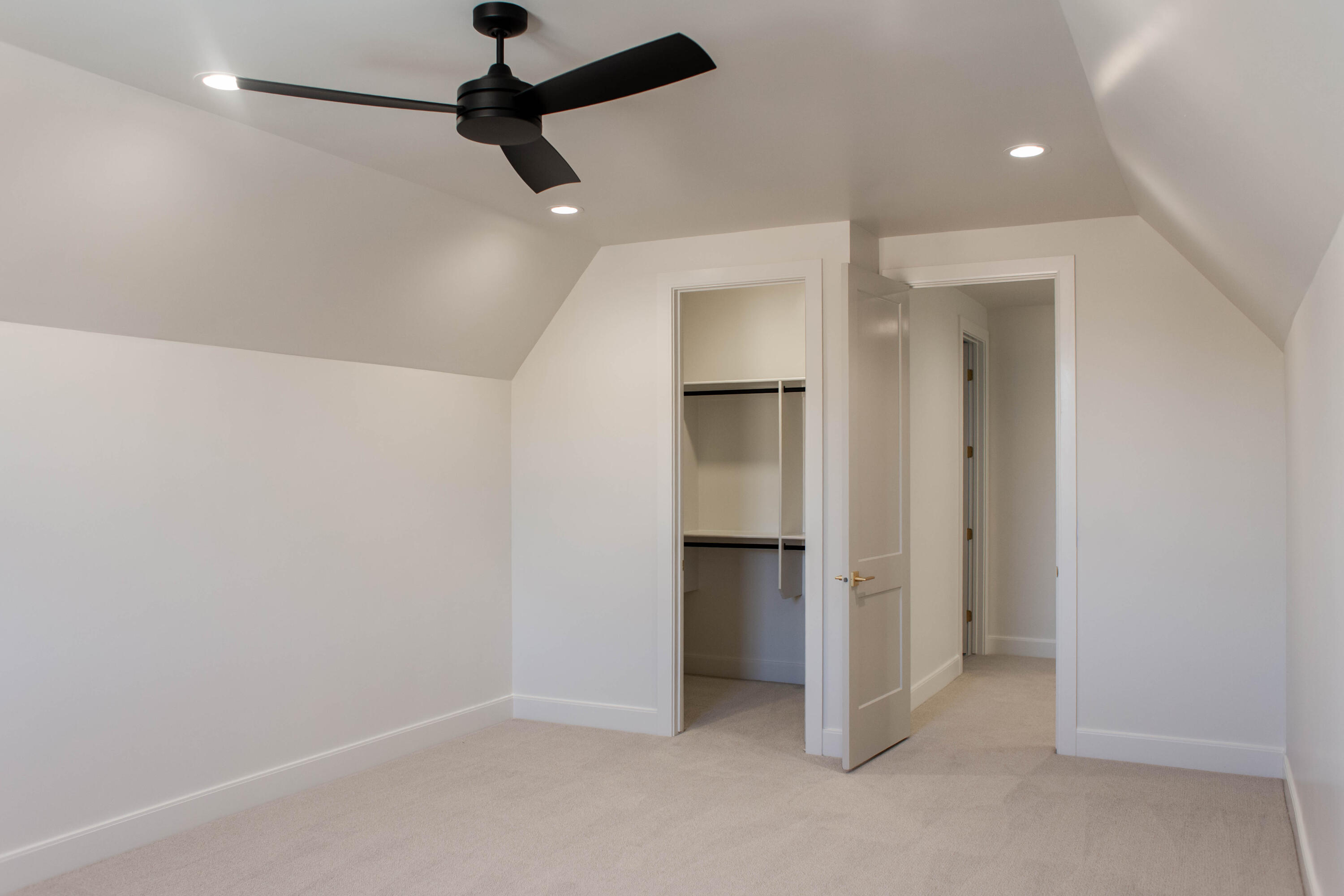 QUEENSRIDGE - Residential