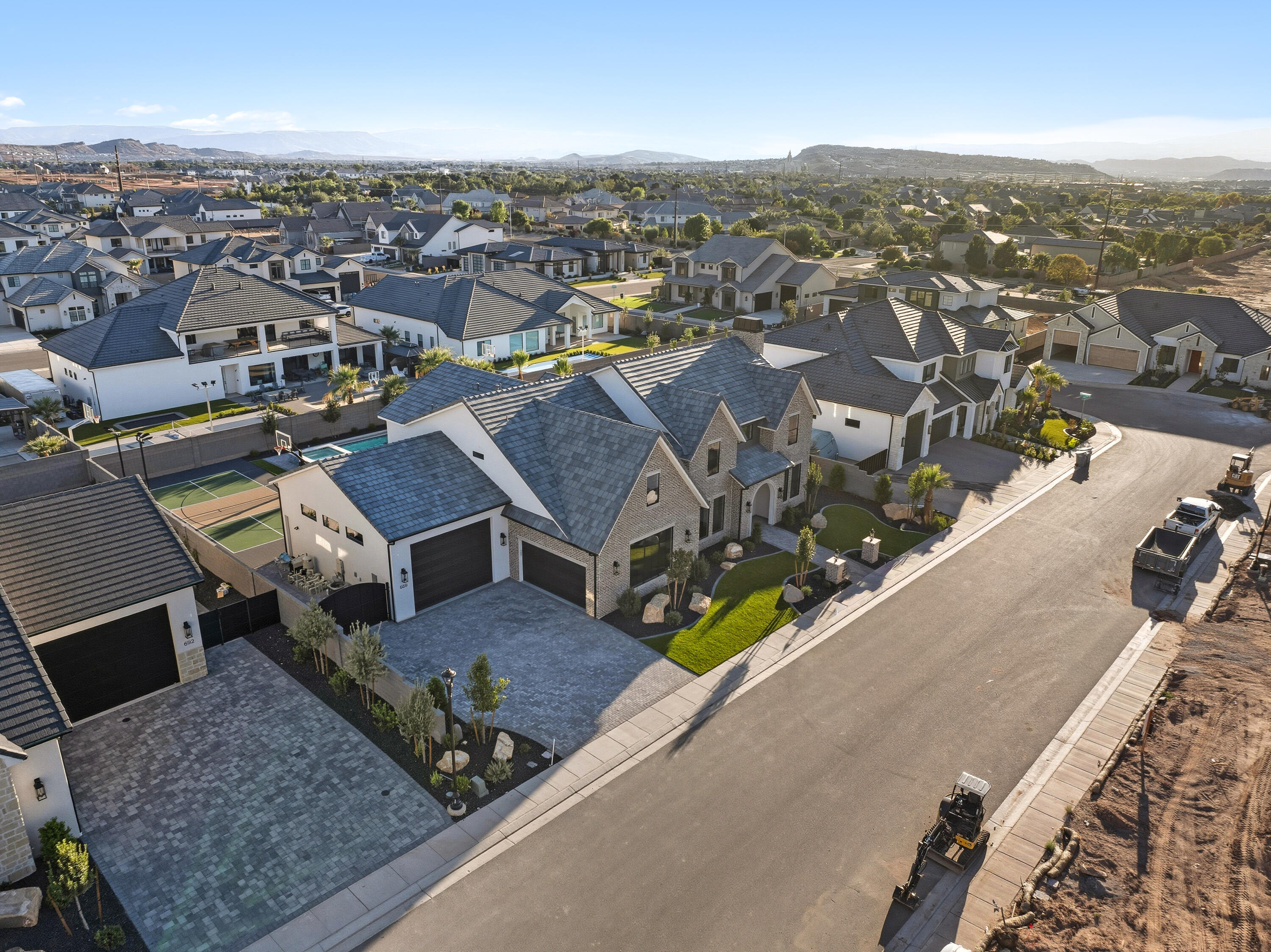 QUEENSRIDGE - Residential