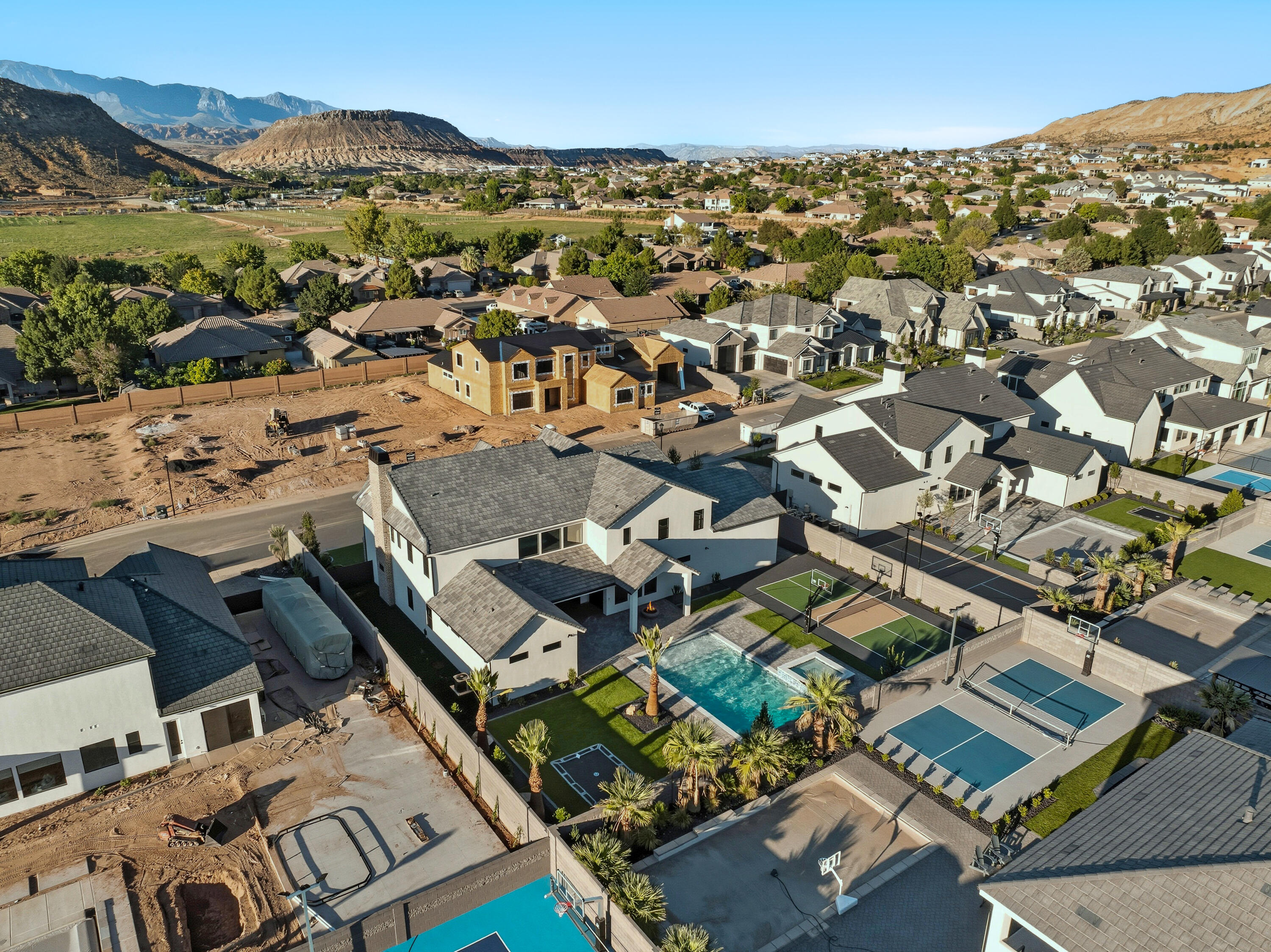 QUEENSRIDGE - Residential