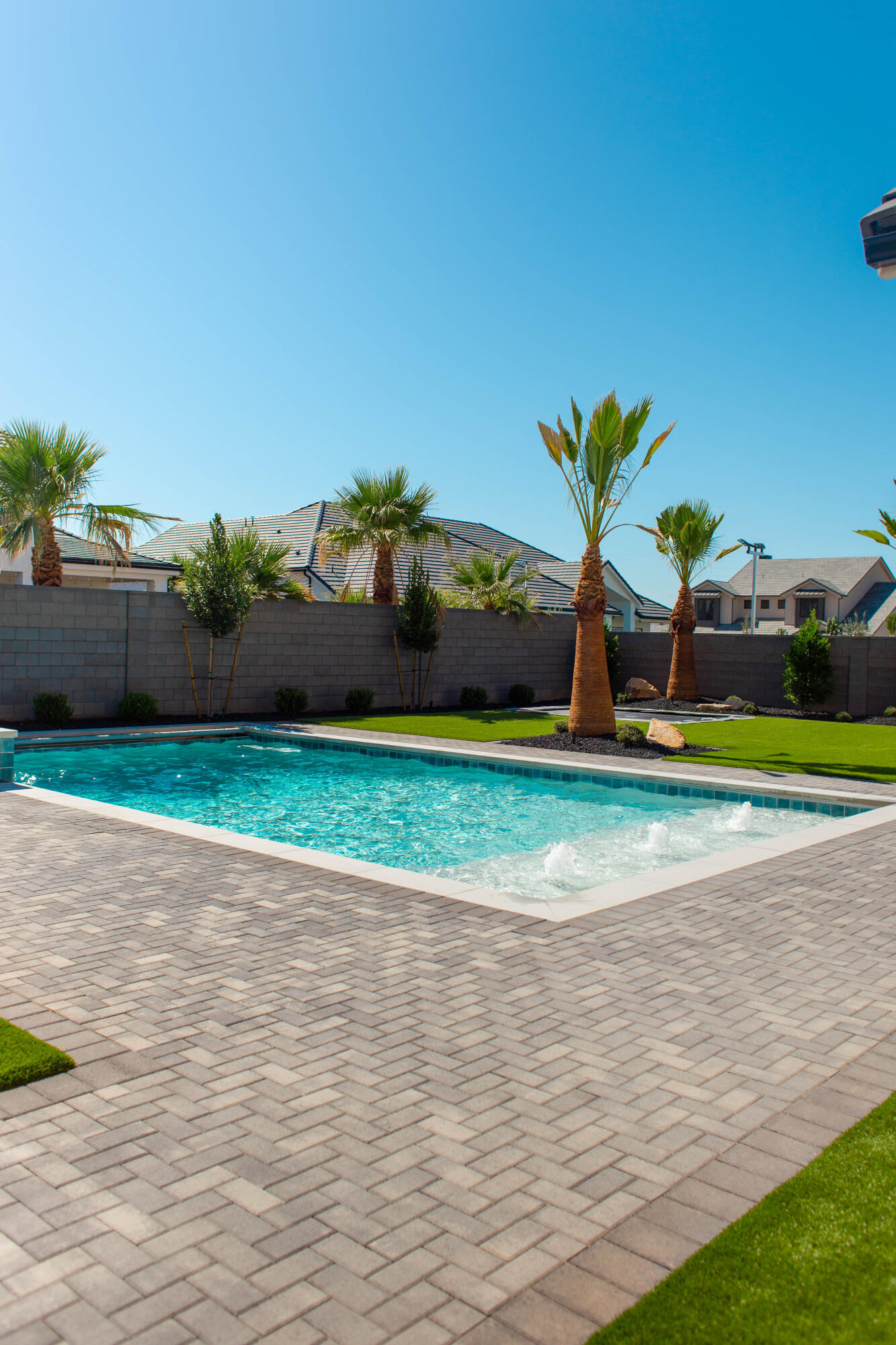 QUEENSRIDGE - Residential