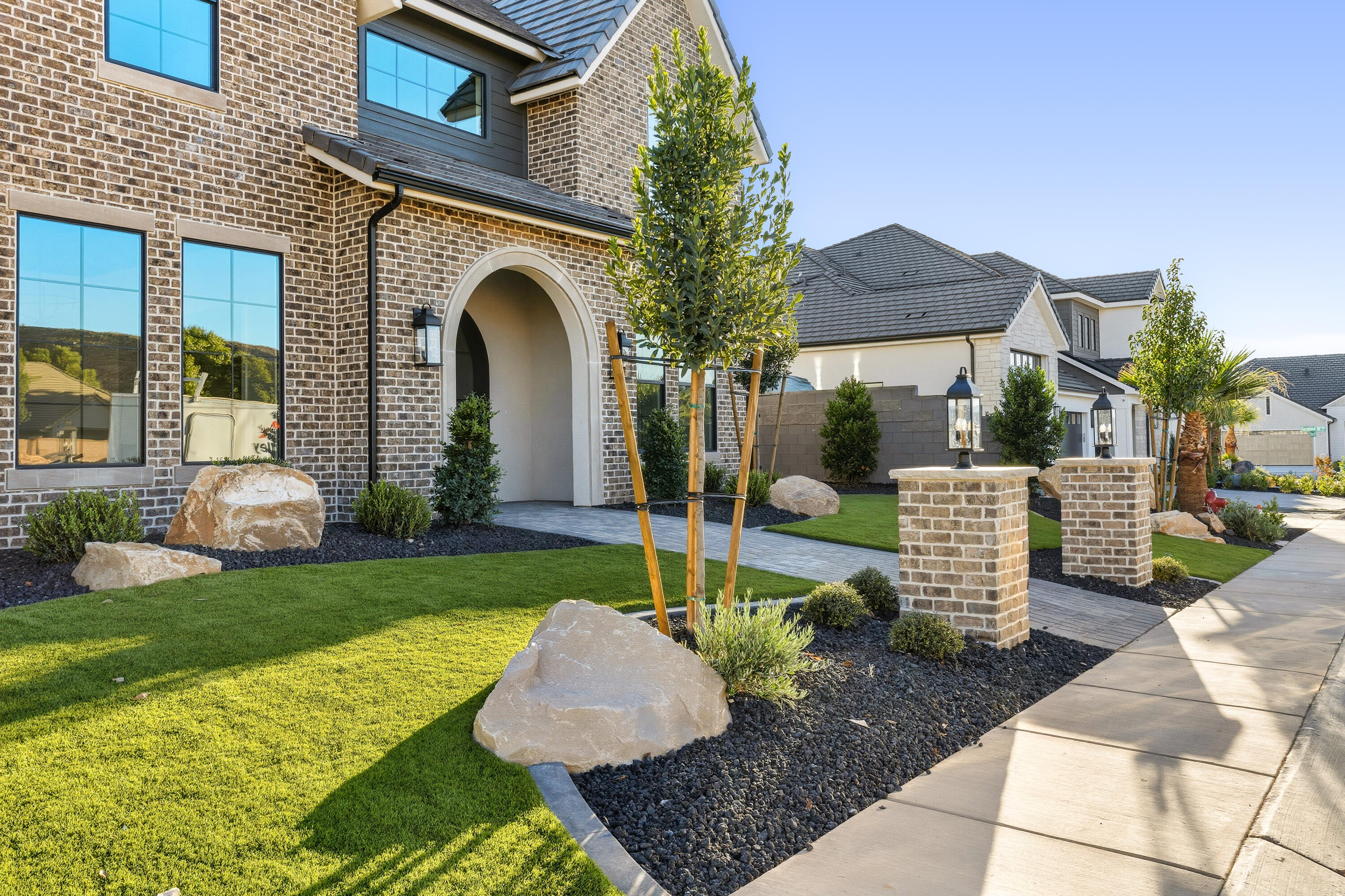 QUEENSRIDGE - Residential