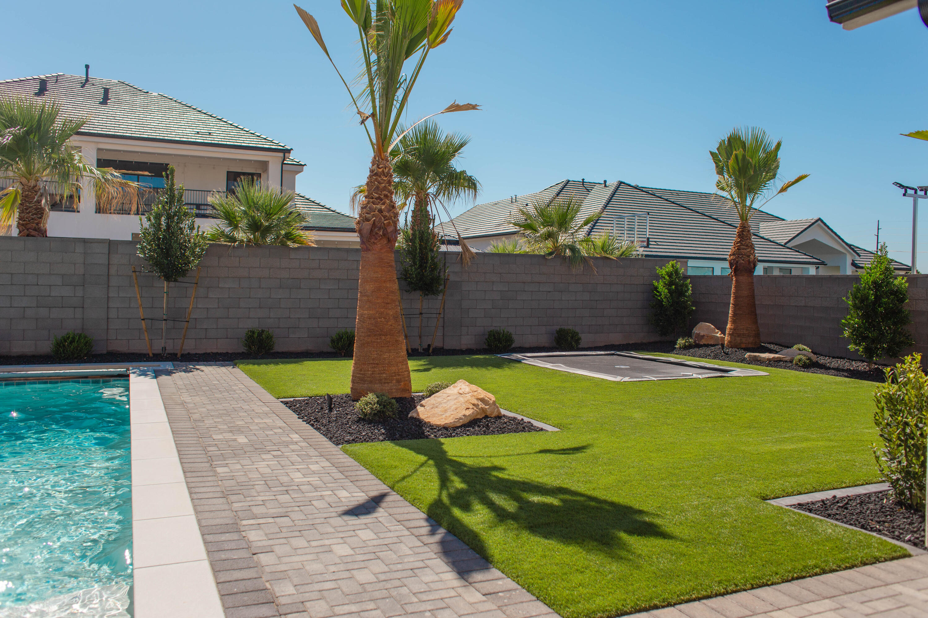 QUEENSRIDGE - Residential