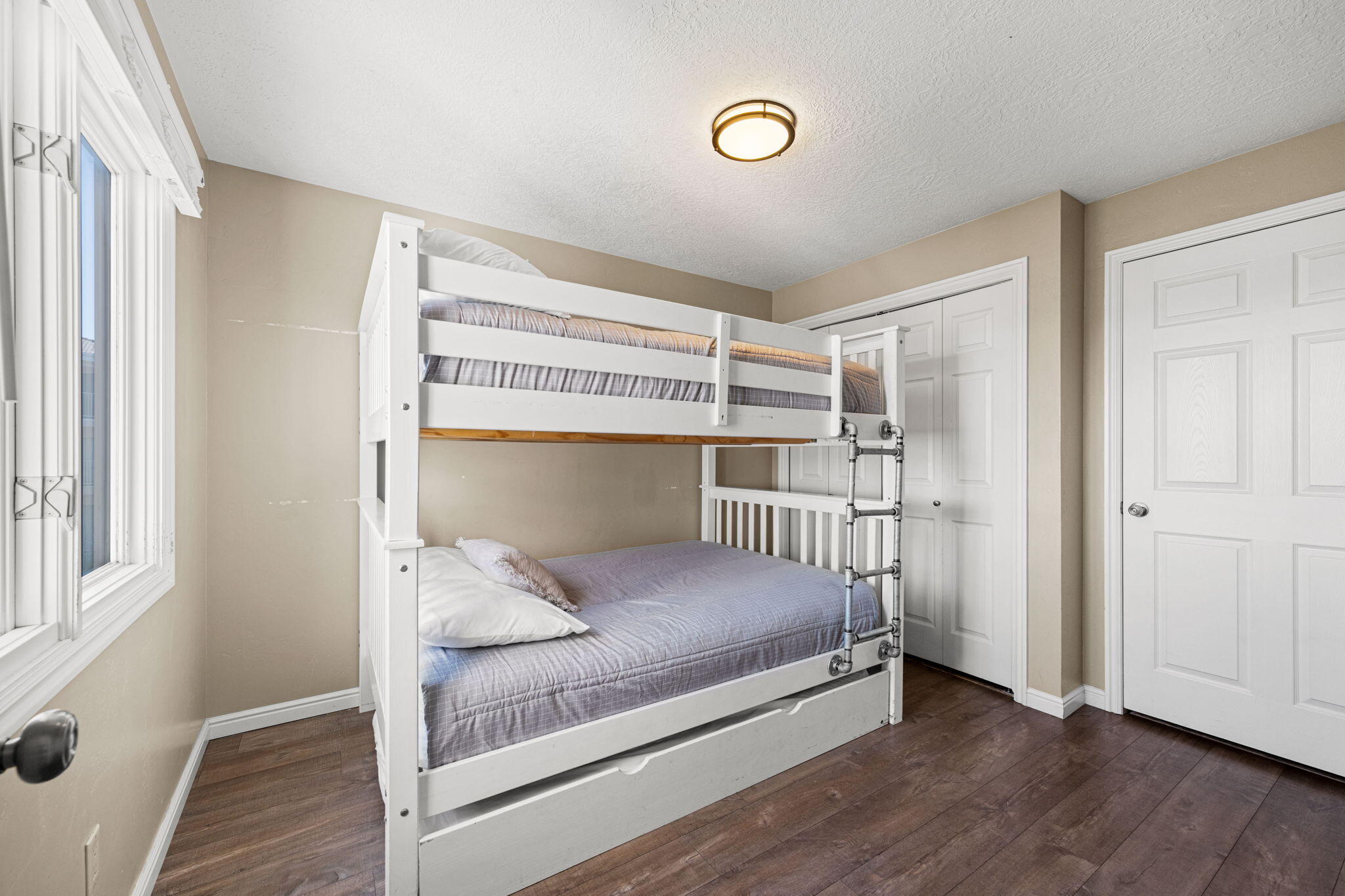 LAS PALMAS RESORT CONDOS - Residential