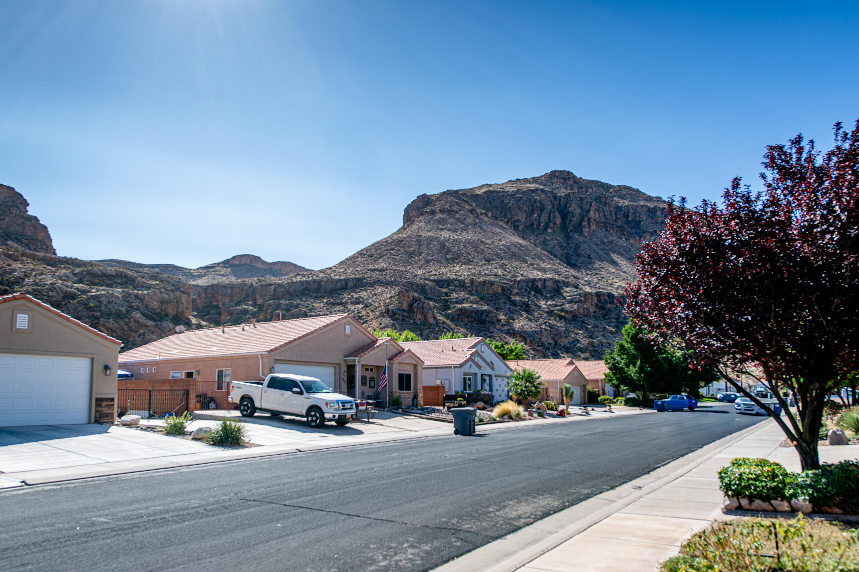 SHADOW CANYON - Residential