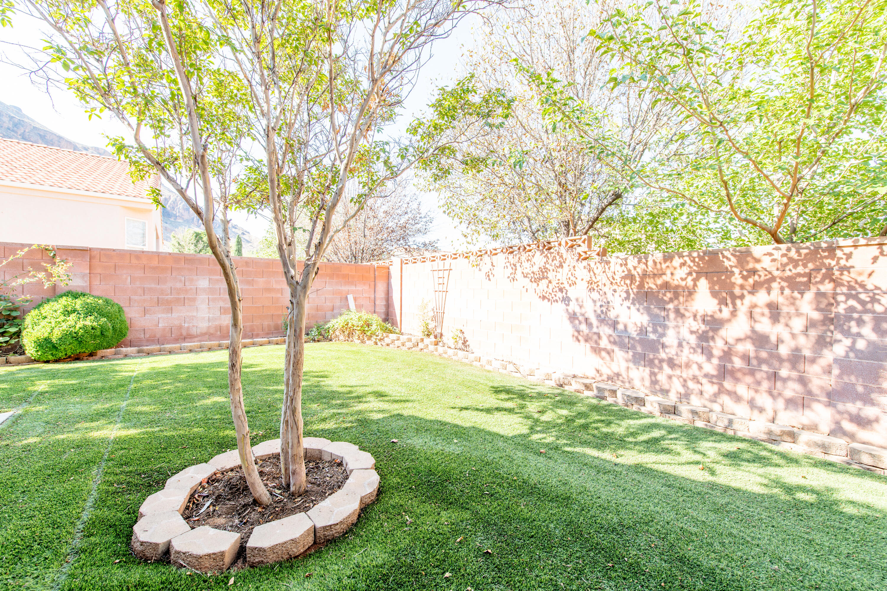 SHADOW CANYON - Residential