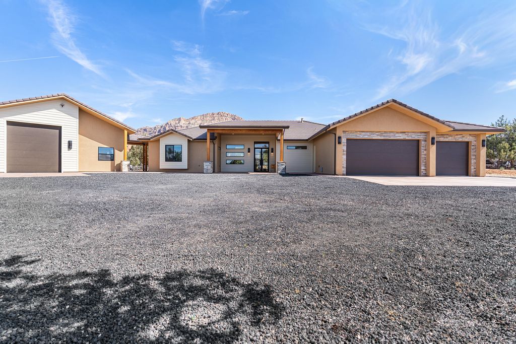 Photo of 1295 E Cedar DR, Apple Valley, UT 84737 (MLS # 26-270907)