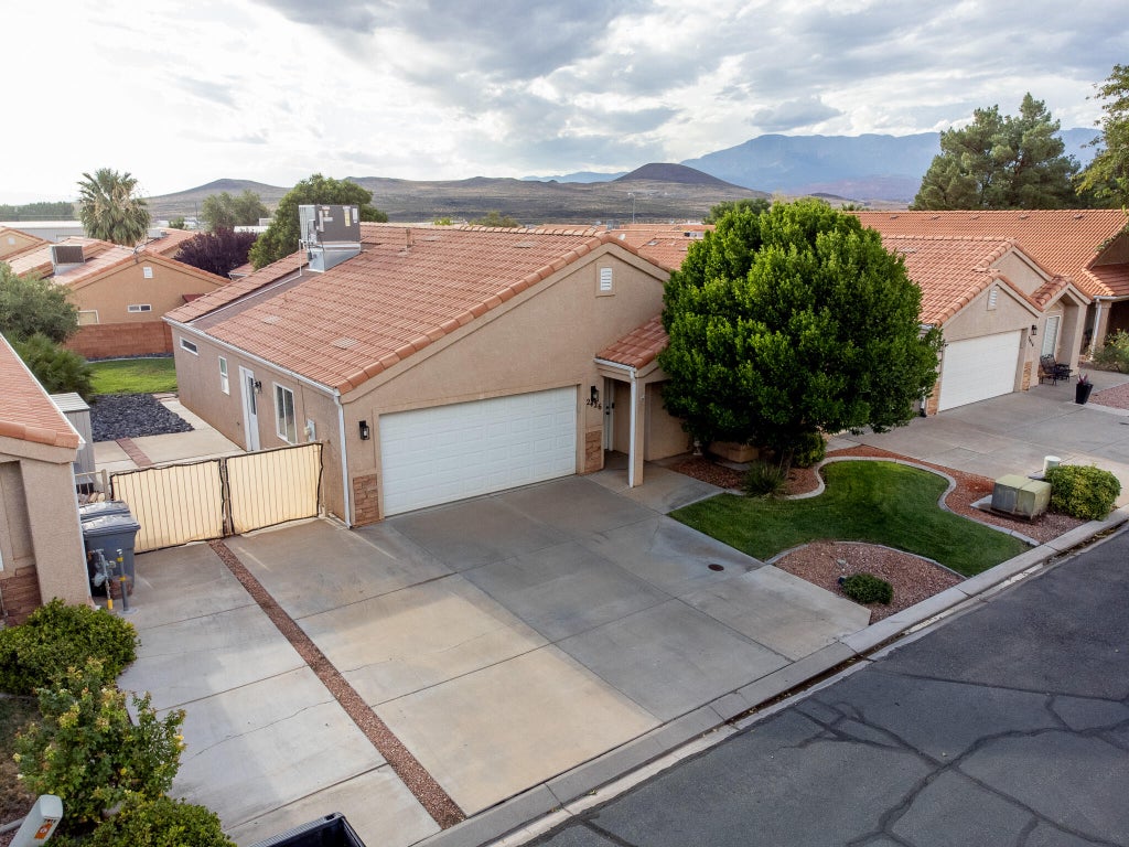 Photo of 2426 S 770 W, Hurricane, UT 84737 (MLS # 26-275781)