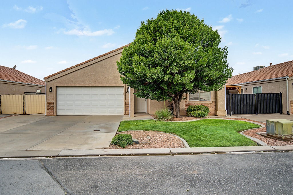 Photo of 2426 S 770 W, Hurricane, UT 84737 (MLS # 26-275781)