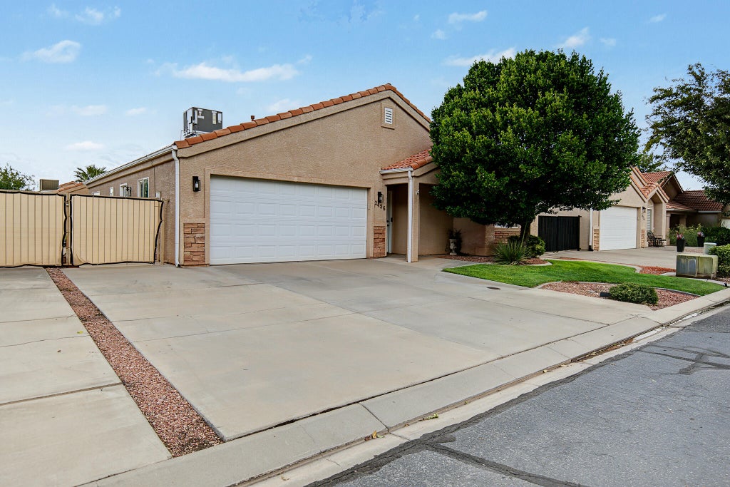 Photo of 2426 S 770 W, Hurricane, UT 84737 (MLS # 26-275781)
