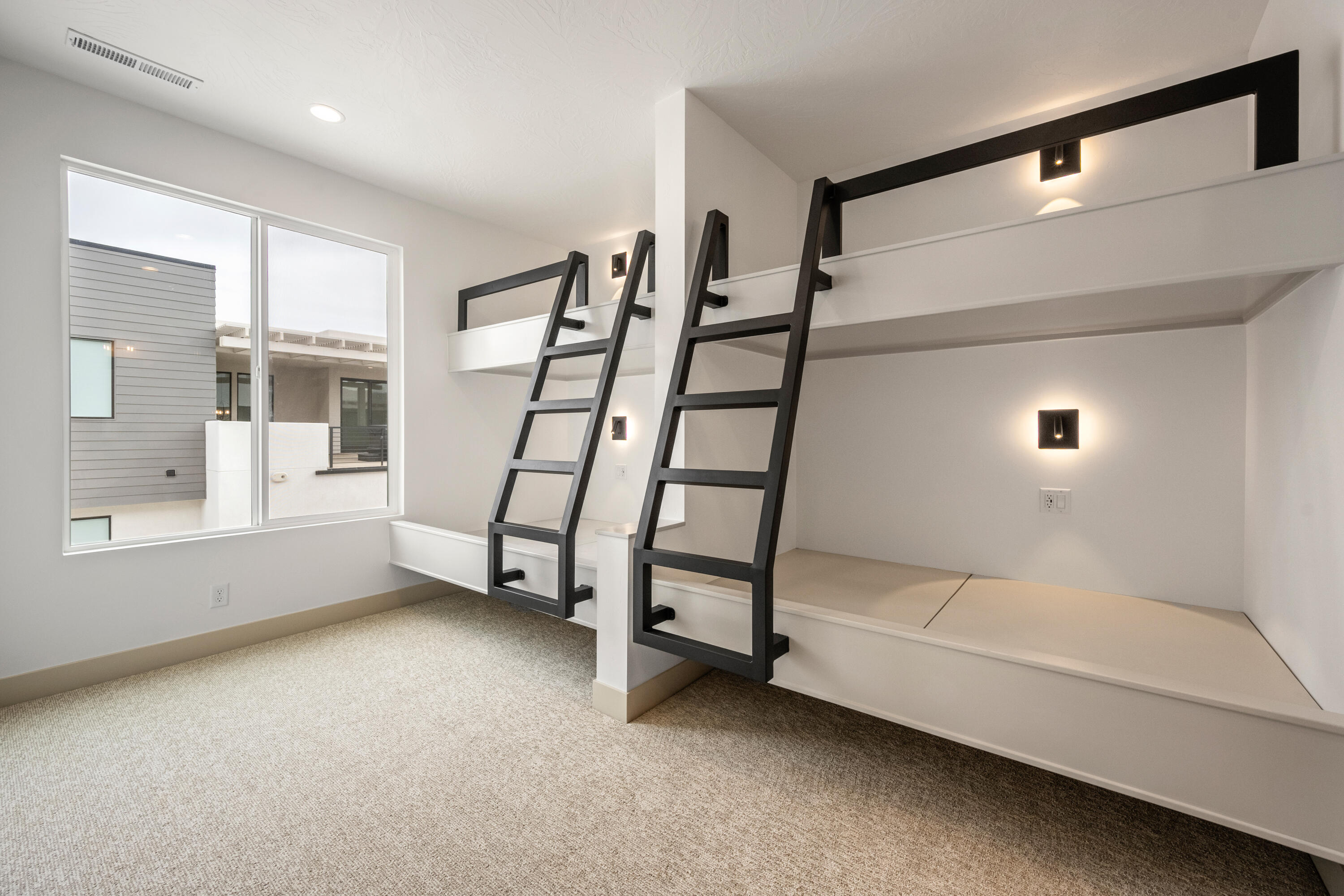 ATKINVILLE TOWNHOMES AT DESERT COLOR - Residential