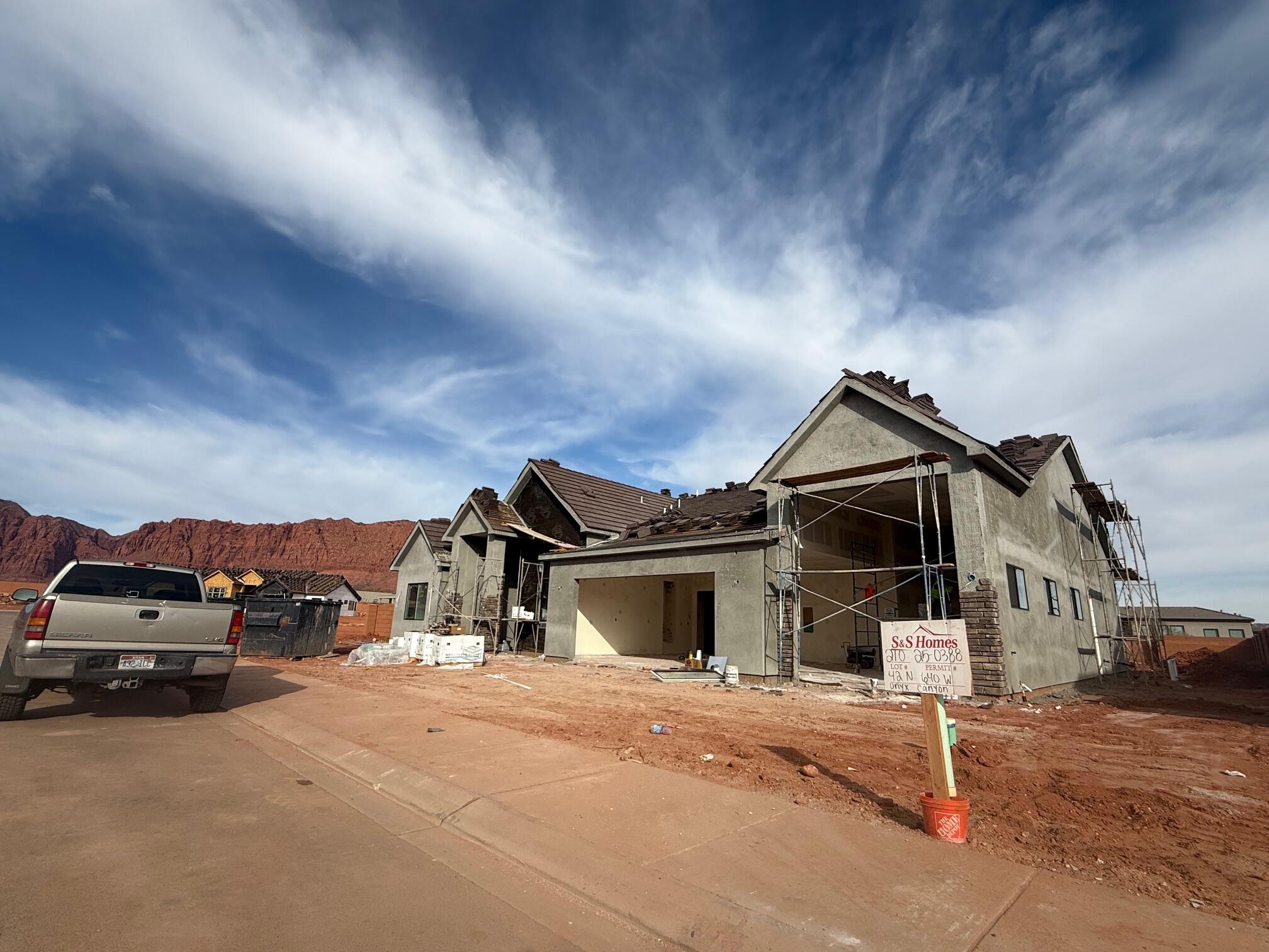 ONYX CANYON - Residential