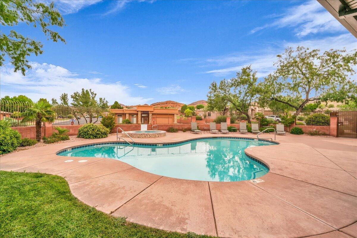 PARADISE CANYON - Residential