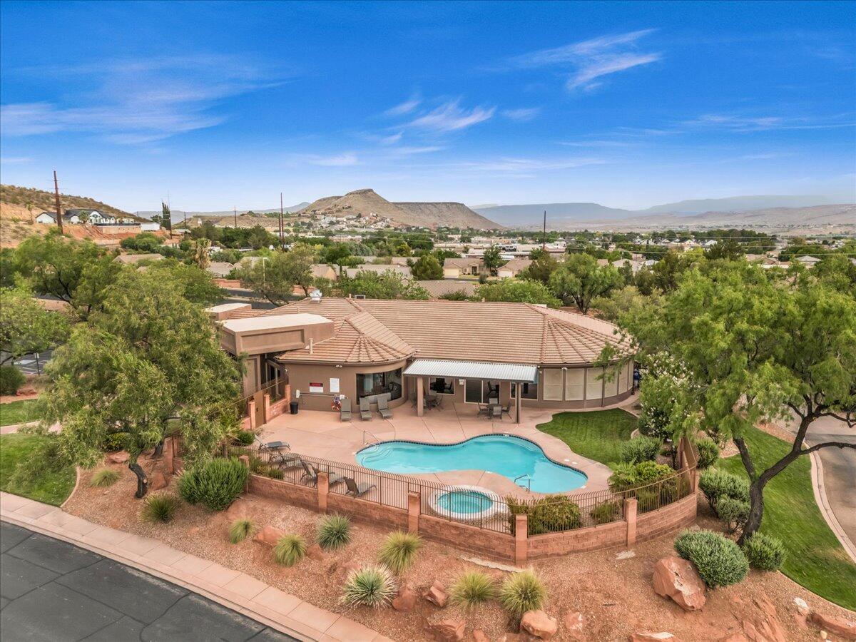 PARADISE CANYON - Residential