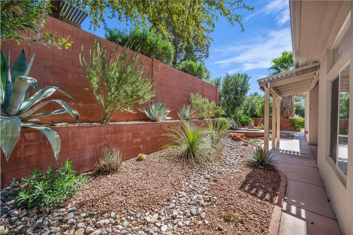 PARADISE CANYON - Residential