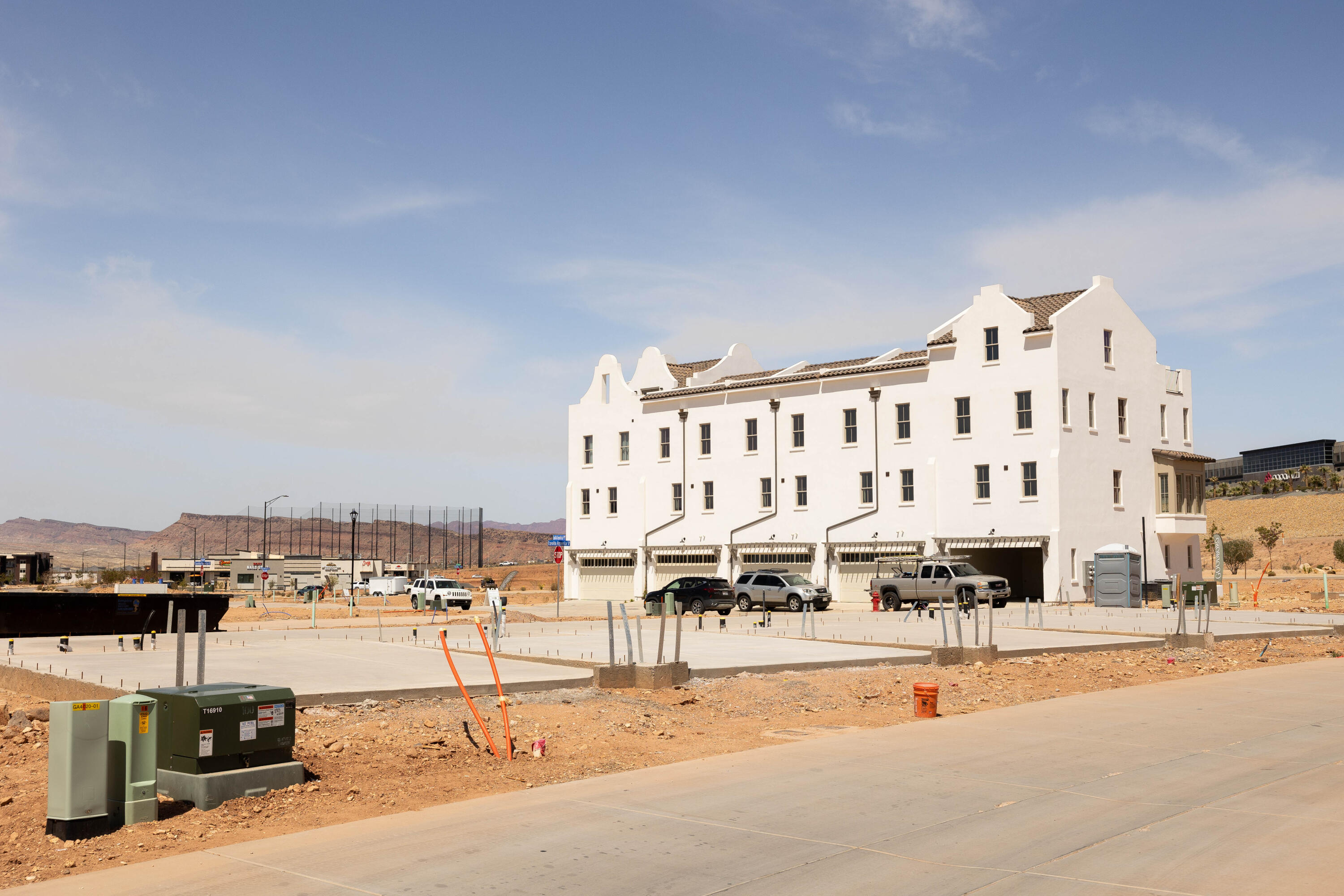DESERT COLOR RESORT - Residential