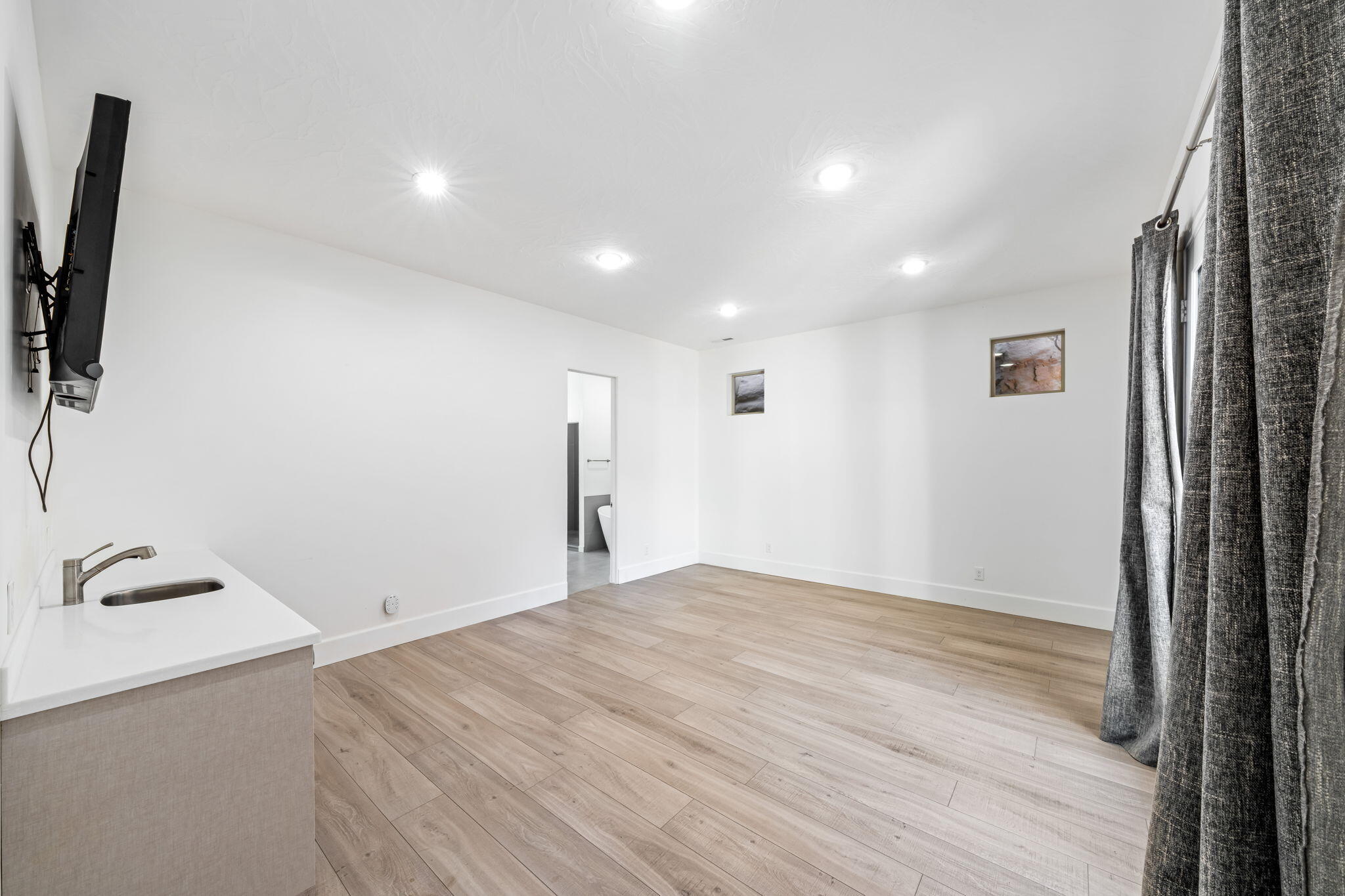 STONE COVE - Residential